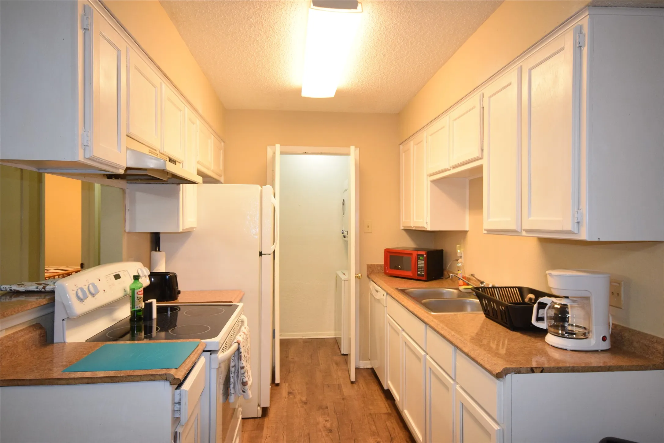 Apartment For Rent in Tarrant County , 6401 Basswood Drive, Fort Worth, Texas 76135, 2 Bedroom, 1 Bathroom, Garage spaces, 3,200 Sqft, built in 1985, Price $1,100, mls#21359320, Real Estate Agent in Fort Worth, Homes For Rent in Tarrant county, Homes For Rent in Fort Worth, Realtor in Fort Worth Texas, Real Estate Brokerage Independent Realty Texas, Luminita Cordes Realtor