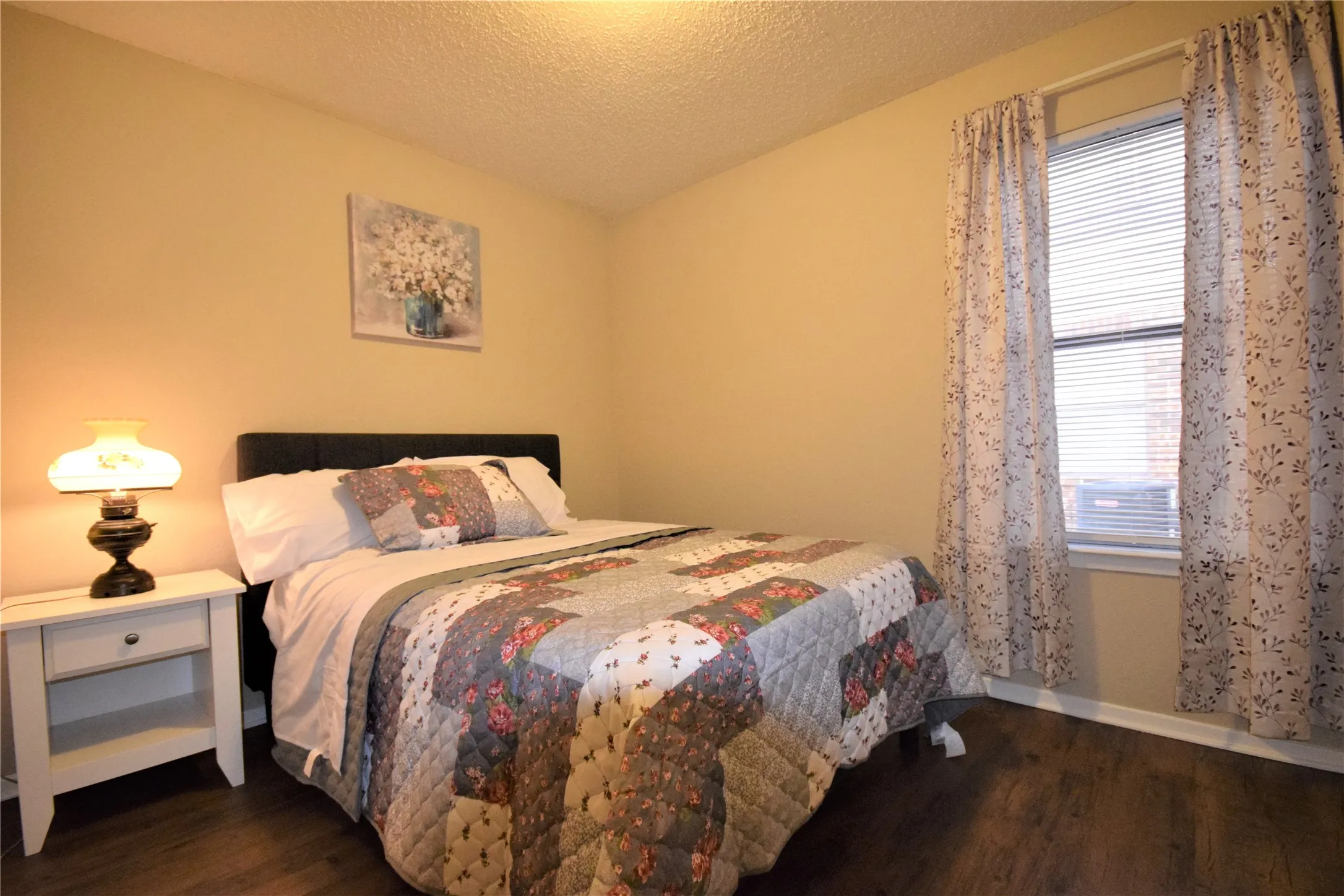 Apartment For Rent in Tarrant County , 6401 Basswood Drive, Fort Worth, Texas 76135, 2 Bedroom, 1 Bathroom, Garage spaces, 3,200 Sqft, built in 1985, Price $1,100, mls#21359320, Real Estate Agent in Fort Worth, Homes For Rent in Tarrant county, Homes For Rent in Fort Worth, Realtor in Fort Worth Texas, Real Estate Brokerage Independent Realty Texas, Luminita Cordes Realtor