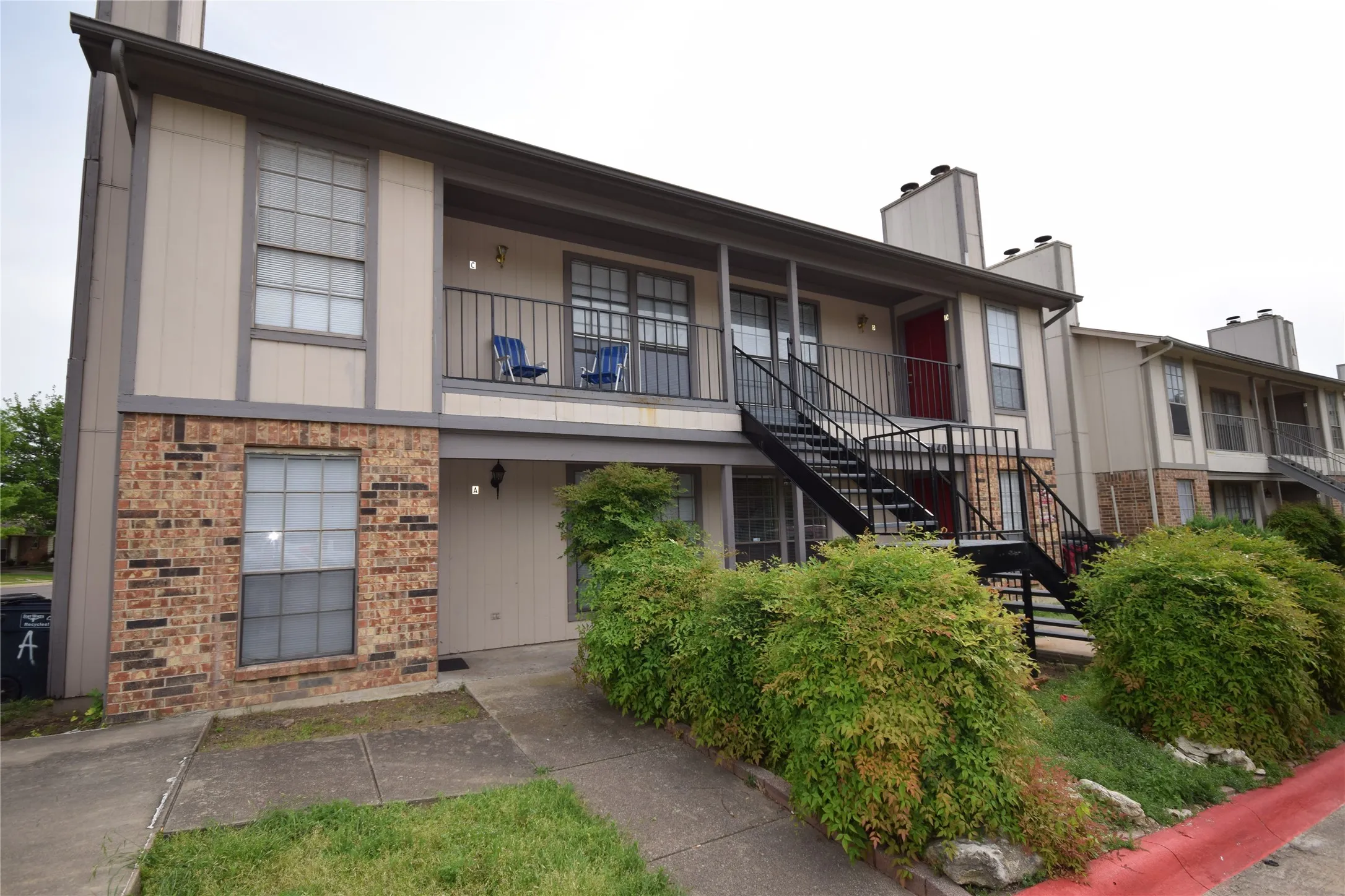 Apartment For Rent in Tarrant County , 6401 Basswood Drive, Fort Worth, Texas 76135, 2 Bedroom, 1 Bathroom, Garage spaces, 3,200 Sqft, built in 1985, Price $1,100, mls#21359320, Real Estate Agent in Fort Worth, Homes For Rent in Tarrant county, Homes For Rent in Fort Worth, Realtor in Fort Worth Texas, Real Estate Brokerage Independent Realty Texas, Luminita Cordes Realtor