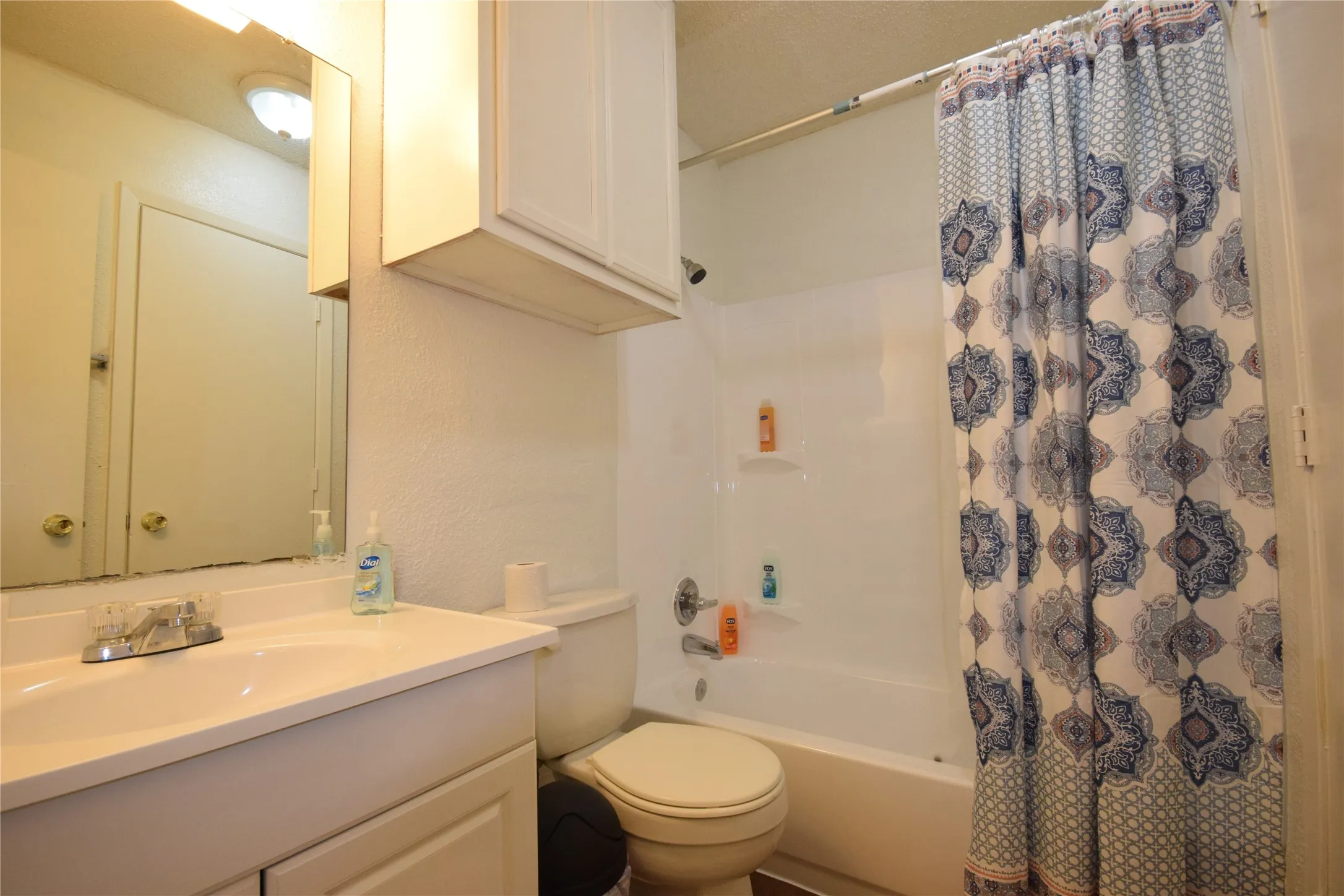 Apartment For Rent in Tarrant County , 6401 Basswood Drive, Fort Worth, Texas 76135, 2 Bedroom, 1 Bathroom, Garage spaces, 3,200 Sqft, built in 1985, Price $1,100, mls#21359320, Real Estate Agent in Fort Worth, Homes For Rent in Tarrant county, Homes For Rent in Fort Worth, Realtor in Fort Worth Texas, Real Estate Brokerage Independent Realty Texas, Luminita Cordes Realtor