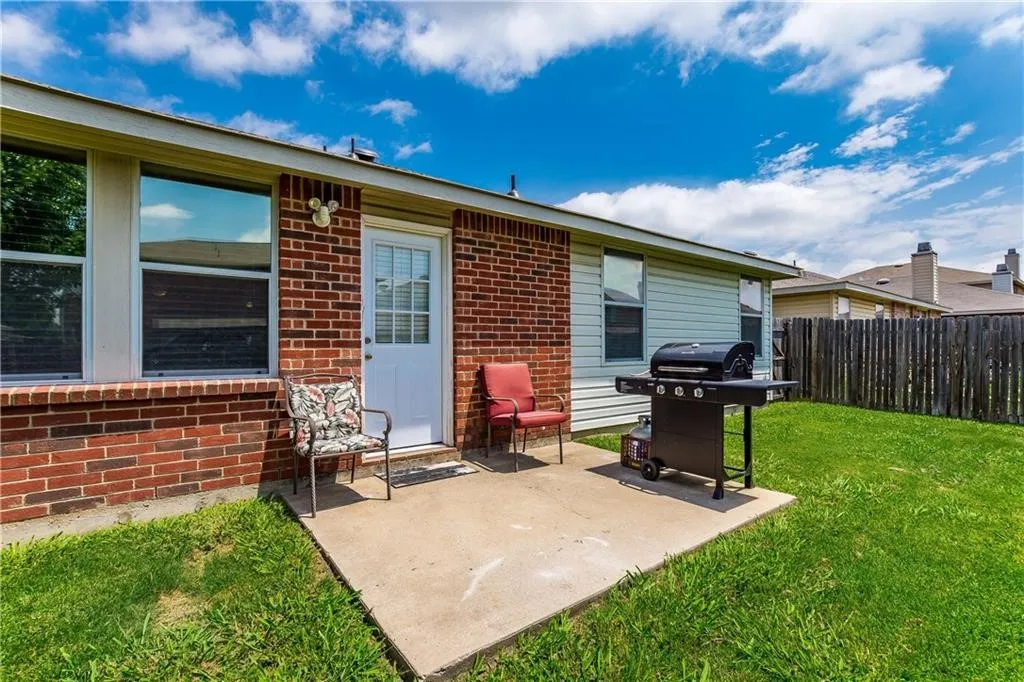 Single Family Residence For Rent in Denton County , 1608 Rialto Way, Fort Worth, Texas 76247, 3 Bedroom, 2 Bathroom, 2 Garage spaces, 1,647 Sqft, built in 2005, Price $1,895, mls#21359172, Real Estate Agent in Fort Worth, Homes For Rent in Denton county, Homes For Rent in Fort Worth, Realtor in Fort Worth Texas, Real Estate Brokerage Independent Realty Texas, Luminita Cordes Realtor