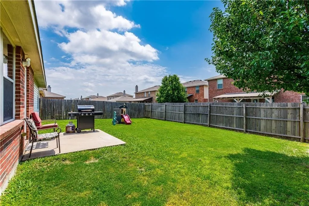 Single Family Residence For Rent in Denton County , 1608 Rialto Way, Fort Worth, Texas 76247, 3 Bedroom, 2 Bathroom, 2 Garage spaces, 1,647 Sqft, built in 2005, Price $1,895, mls#21359172, Real Estate Agent in Fort Worth, Homes For Rent in Denton county, Homes For Rent in Fort Worth, Realtor in Fort Worth Texas, Real Estate Brokerage Independent Realty Texas, Luminita Cordes Realtor