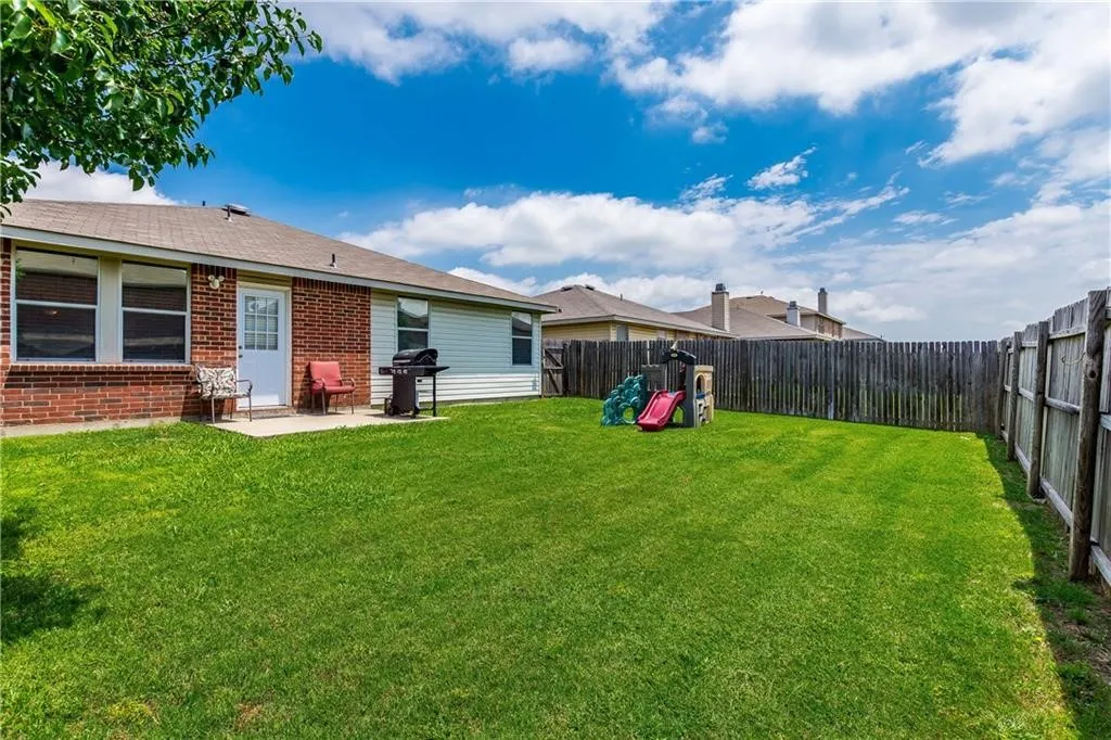 Single Family Residence For Rent in Denton County , 1608 Rialto Way, Fort Worth, Texas 76247, 3 Bedroom, 2 Bathroom, 2 Garage spaces, 1,647 Sqft, built in 2005, Price $1,895, mls#21359172, Real Estate Agent in Fort Worth, Homes For Rent in Denton county, Homes For Rent in Fort Worth, Realtor in Fort Worth Texas, Real Estate Brokerage Independent Realty Texas, Luminita Cordes Realtor