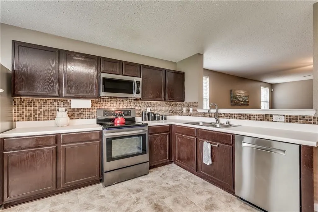 Single Family Residence For Rent in Denton County , 1608 Rialto Way, Fort Worth, Texas 76247, 3 Bedroom, 2 Bathroom, 2 Garage spaces, 1,647 Sqft, built in 2005, Price $1,895, mls#21359172, Real Estate Agent in Fort Worth, Homes For Rent in Denton county, Homes For Rent in Fort Worth, Realtor in Fort Worth Texas, Real Estate Brokerage Independent Realty Texas, Luminita Cordes Realtor