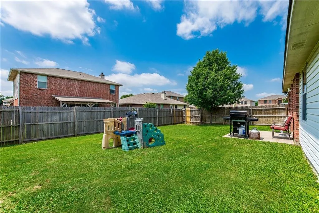 Single Family Residence For Rent in Denton County , 1608 Rialto Way, Fort Worth, Texas 76247, 3 Bedroom, 2 Bathroom, 2 Garage spaces, 1,647 Sqft, built in 2005, Price $1,895, mls#21359172, Real Estate Agent in Fort Worth, Homes For Rent in Denton county, Homes For Rent in Fort Worth, Realtor in Fort Worth Texas, Real Estate Brokerage Independent Realty Texas, Luminita Cordes Realtor
