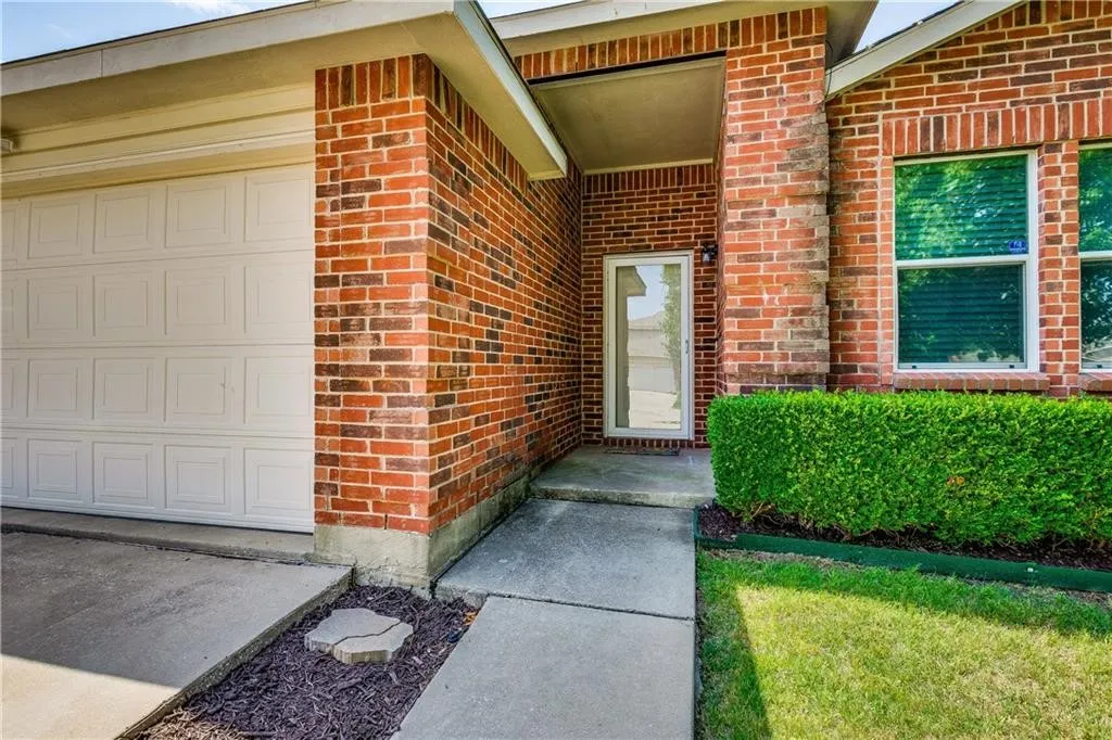 Single Family Residence For Rent in Denton County , 1608 Rialto Way, Fort Worth, Texas 76247, 3 Bedroom, 2 Bathroom, 2 Garage spaces, 1,647 Sqft, built in 2005, Price $1,895, mls#21359172, Real Estate Agent in Fort Worth, Homes For Rent in Denton county, Homes For Rent in Fort Worth, Realtor in Fort Worth Texas, Real Estate Brokerage Independent Realty Texas, Luminita Cordes Realtor
