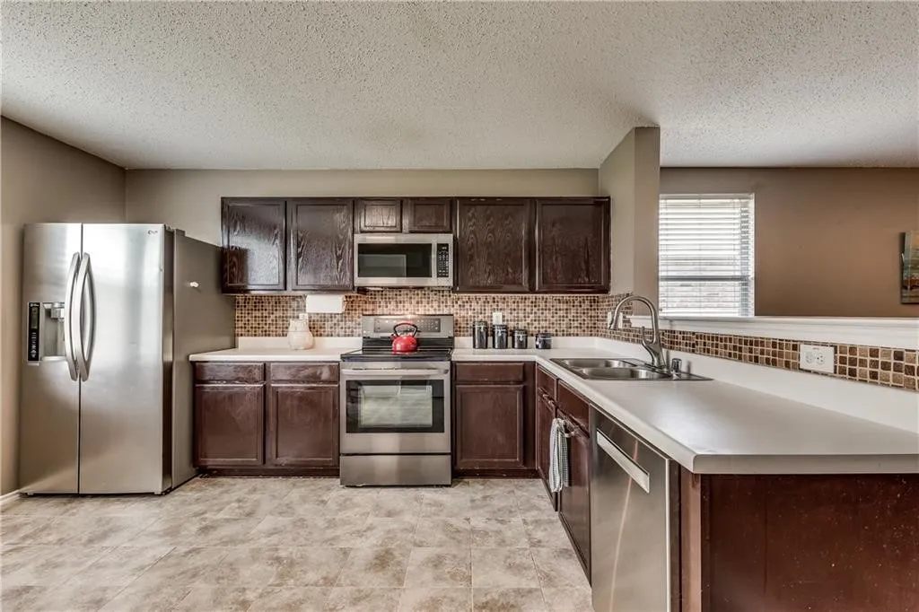 Single Family Residence For Rent in Denton County , 1608 Rialto Way, Fort Worth, Texas 76247, 3 Bedroom, 2 Bathroom, 2 Garage spaces, 1,647 Sqft, built in 2005, Price $1,895, mls#21359172, Real Estate Agent in Fort Worth, Homes For Rent in Denton county, Homes For Rent in Fort Worth, Realtor in Fort Worth Texas, Real Estate Brokerage Independent Realty Texas, Luminita Cordes Realtor