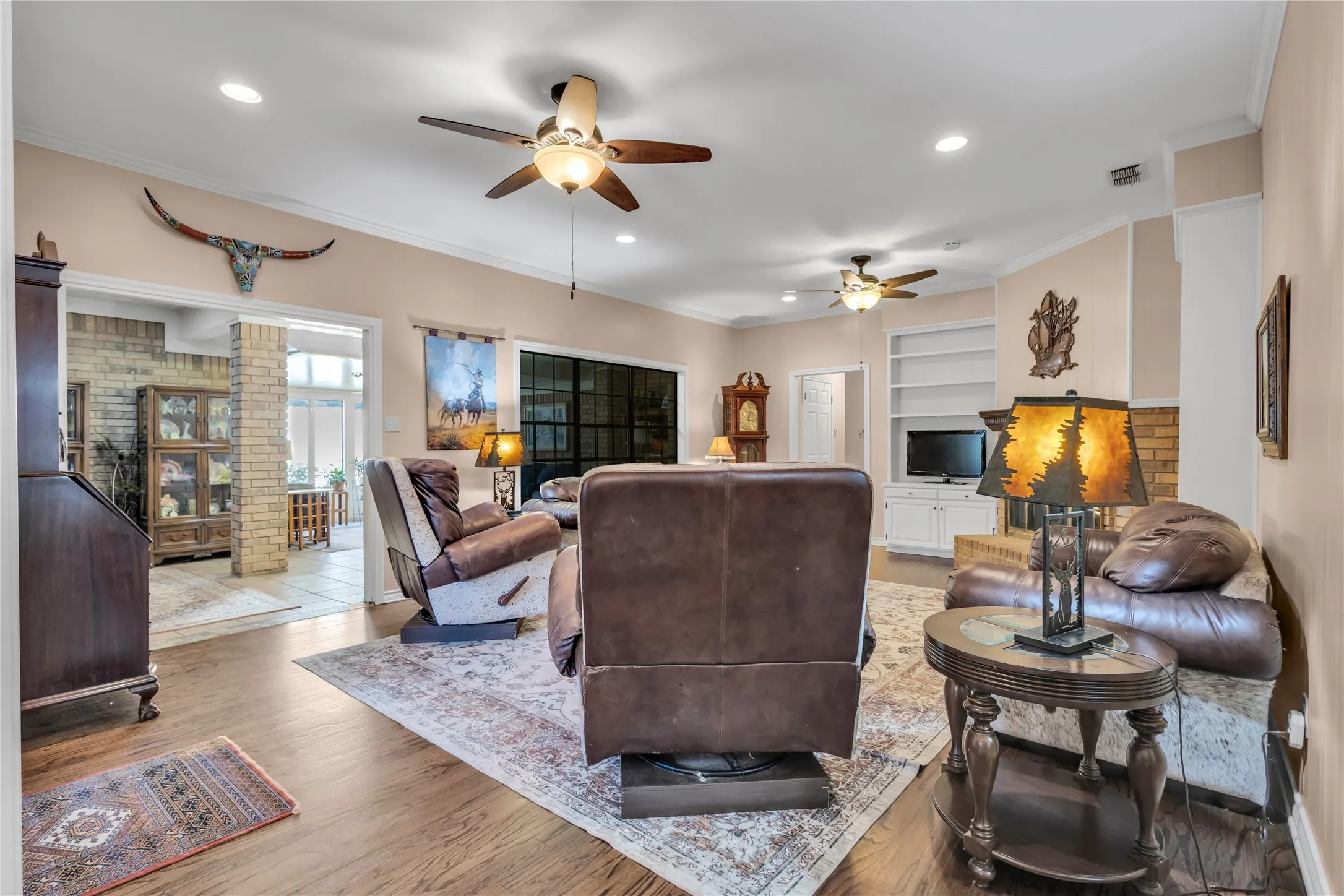 Single Family Residence For Sale in Smith County , 501 Hyde Park, Tyler, Texas 75701, 3 Bedroom, 3 Bathroom, 2 Garage spaces, 2,613 Sqft, built in 1983, mls#21359323, Real Estate Agent in Tyler, Homes For Sale in Smith county, Homes For Sale in Tyler, Realtor in Tyler Texas, Real Estate Brokerage Independent Realty Texas, Luminita Cordes Realtor