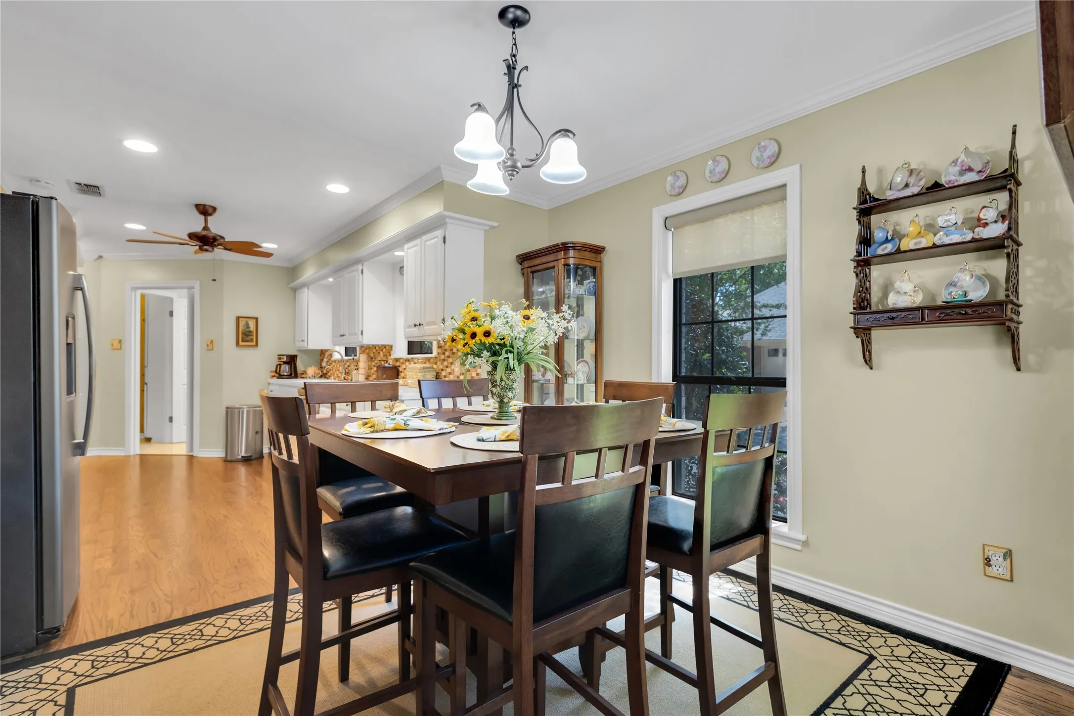 Single Family Residence For Sale in Smith County , 501 Hyde Park, Tyler, Texas 75701, 3 Bedroom, 3 Bathroom, 2 Garage spaces, 2,613 Sqft, built in 1983, mls#21359323, Real Estate Agent in Tyler, Homes For Sale in Smith county, Homes For Sale in Tyler, Realtor in Tyler Texas, Real Estate Brokerage Independent Realty Texas, Luminita Cordes Realtor