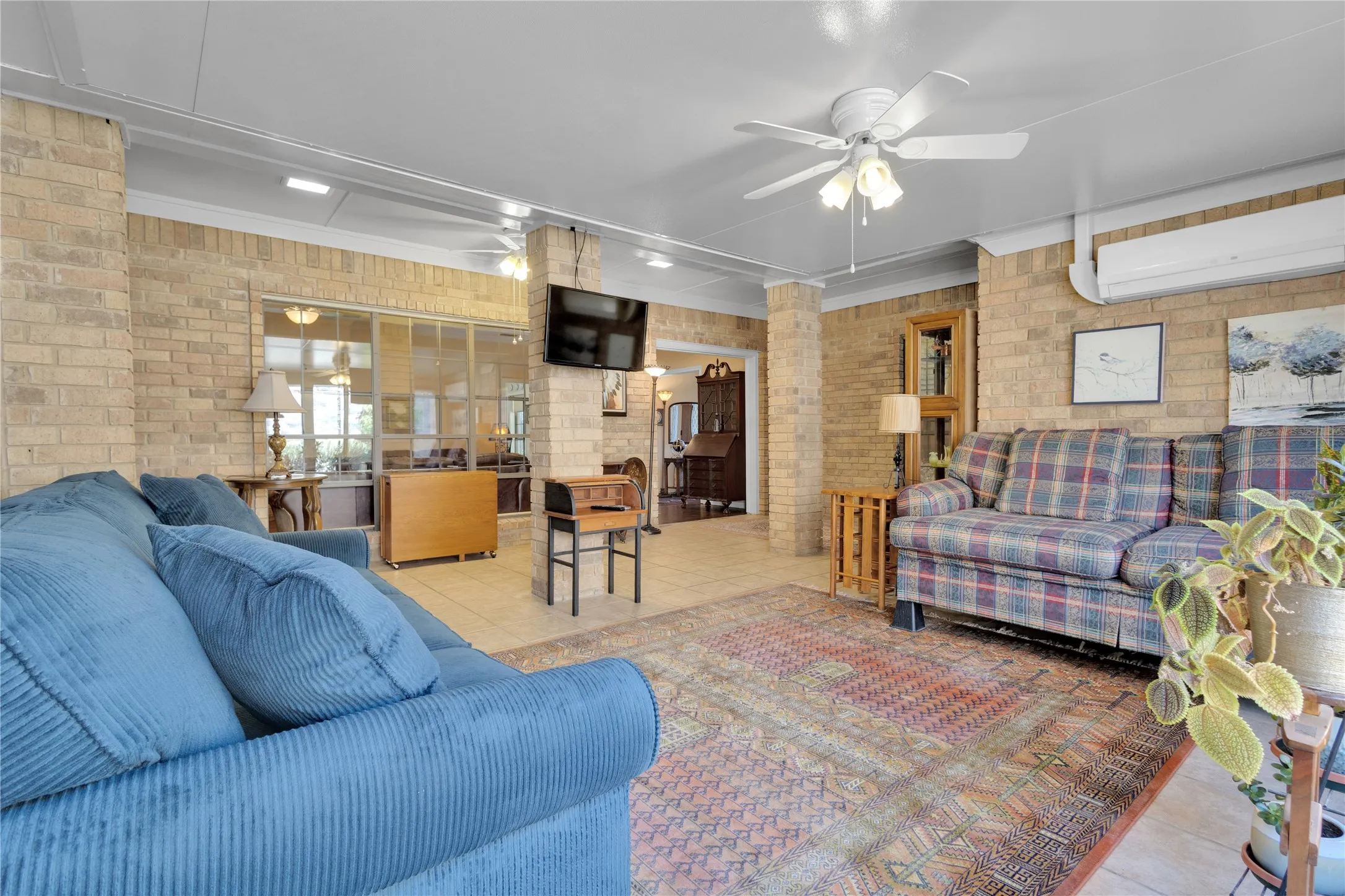 Single Family Residence For Sale in Smith County , 501 Hyde Park, Tyler, Texas 75701, 3 Bedroom, 3 Bathroom, 2 Garage spaces, 2,613 Sqft, built in 1983, mls#21359323, Real Estate Agent in Tyler, Homes For Sale in Smith county, Homes For Sale in Tyler, Realtor in Tyler Texas, Real Estate Brokerage Independent Realty Texas, Luminita Cordes Realtor