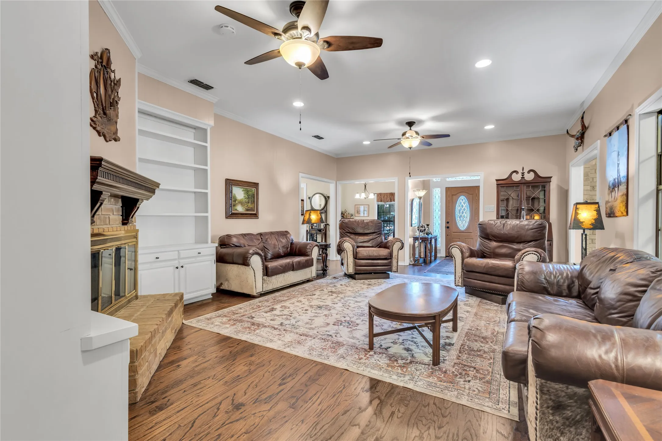 Single Family Residence For Sale in Smith County , 501 Hyde Park, Tyler, Texas 75701, 3 Bedroom, 3 Bathroom, 2 Garage spaces, 2,613 Sqft, built in 1983, mls#21359323, Real Estate Agent in Tyler, Homes For Sale in Smith county, Homes For Sale in Tyler, Realtor in Tyler Texas, Real Estate Brokerage Independent Realty Texas, Luminita Cordes Realtor