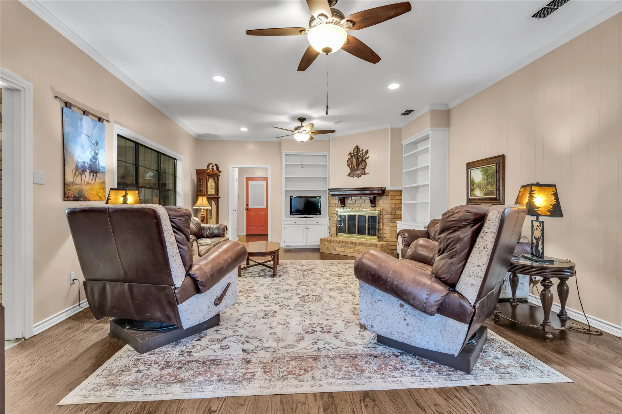 Single Family Residence For Sale in Smith County , 501 Hyde Park, Tyler, Texas 75701, 3 Bedroom, 3 Bathroom, 2 Garage spaces, 2,613 Sqft, built in 1983, mls#21359323, Real Estate Agent in Tyler, Homes For Sale in Smith county, Homes For Sale in Tyler, Realtor in Tyler Texas, Real Estate Brokerage Independent Realty Texas, Luminita Cordes Realtor
