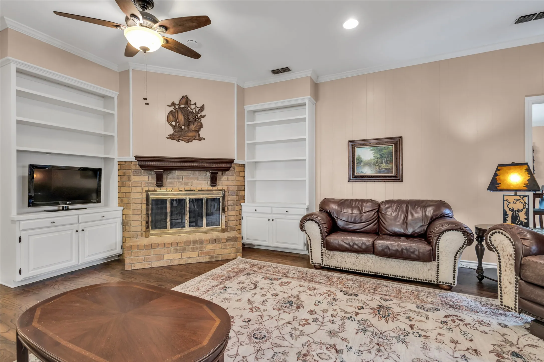 Single Family Residence For Sale in Smith County , 501 Hyde Park, Tyler, Texas 75701, 3 Bedroom, 3 Bathroom, 2 Garage spaces, 2,613 Sqft, built in 1983, mls#21359323, Real Estate Agent in Tyler, Homes For Sale in Smith county, Homes For Sale in Tyler, Realtor in Tyler Texas, Real Estate Brokerage Independent Realty Texas, Luminita Cordes Realtor