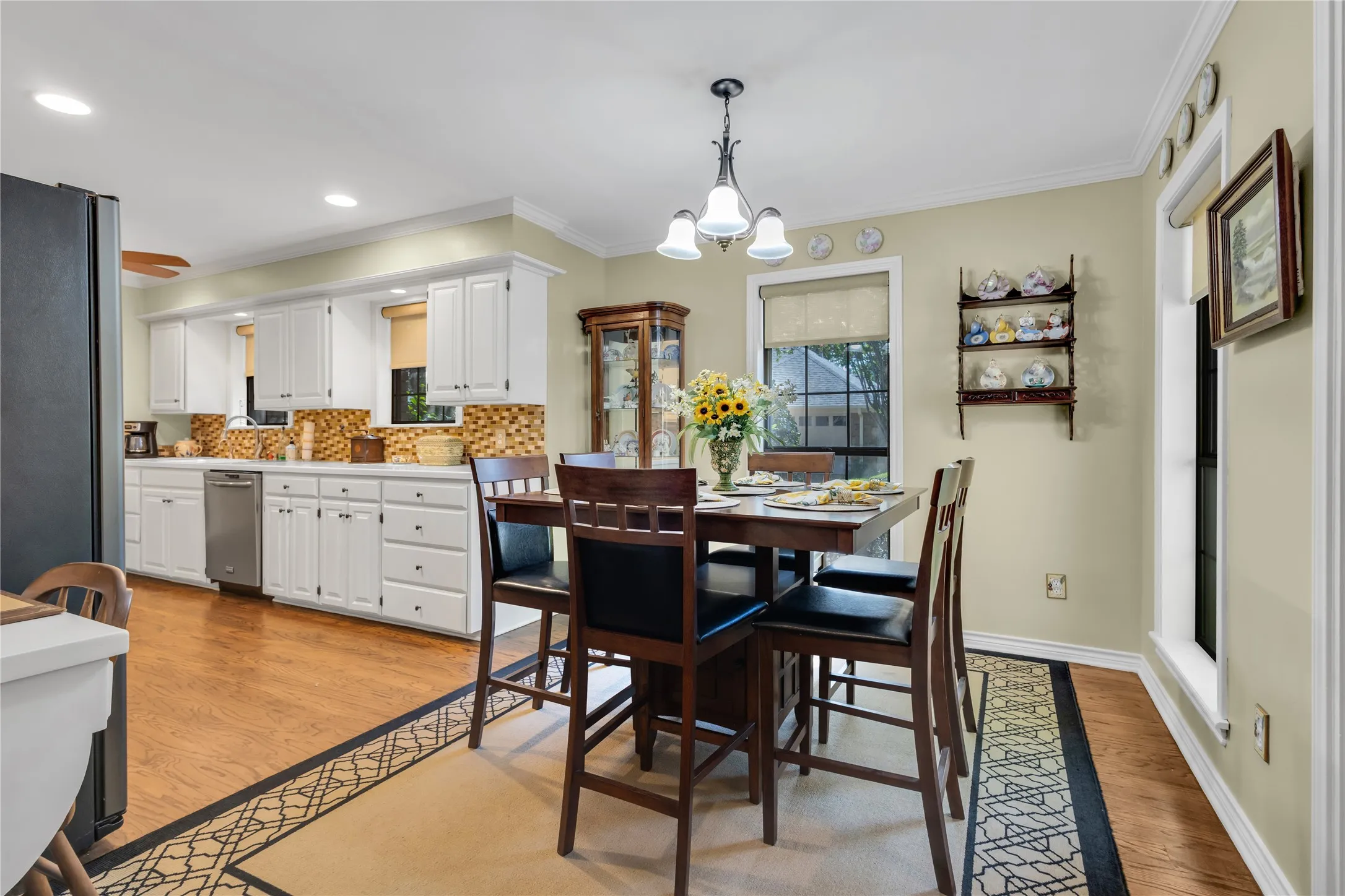 Single Family Residence For Sale in Smith County , 501 Hyde Park, Tyler, Texas 75701, 3 Bedroom, 3 Bathroom, 2 Garage spaces, 2,613 Sqft, built in 1983, mls#21359323, Real Estate Agent in Tyler, Homes For Sale in Smith county, Homes For Sale in Tyler, Realtor in Tyler Texas, Real Estate Brokerage Independent Realty Texas, Luminita Cordes Realtor