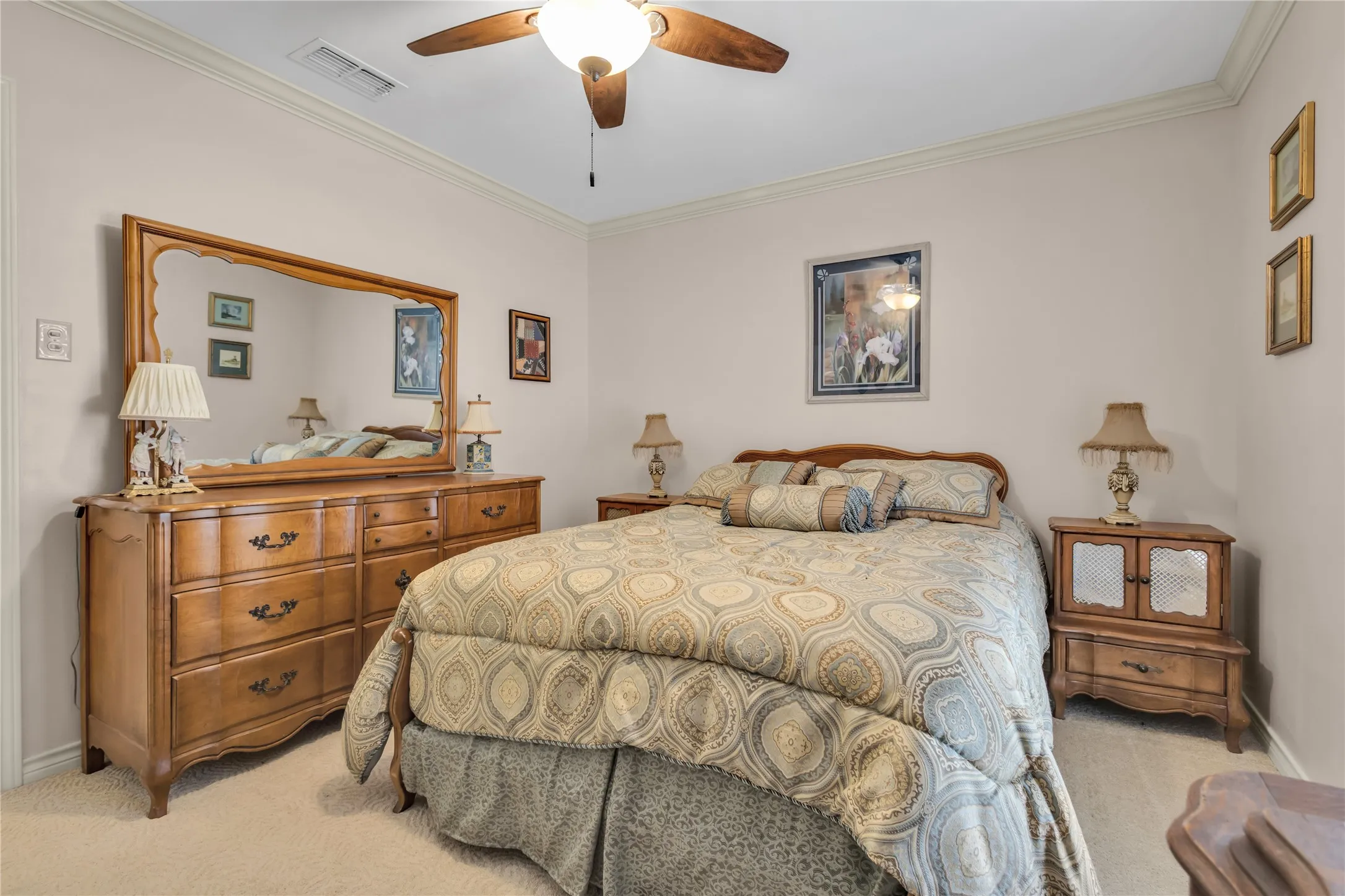 Single Family Residence For Sale in Smith County , 501 Hyde Park, Tyler, Texas 75701, 3 Bedroom, 3 Bathroom, 2 Garage spaces, 2,613 Sqft, built in 1983, mls#21359323, Real Estate Agent in Tyler, Homes For Sale in Smith county, Homes For Sale in Tyler, Realtor in Tyler Texas, Real Estate Brokerage Independent Realty Texas, Luminita Cordes Realtor