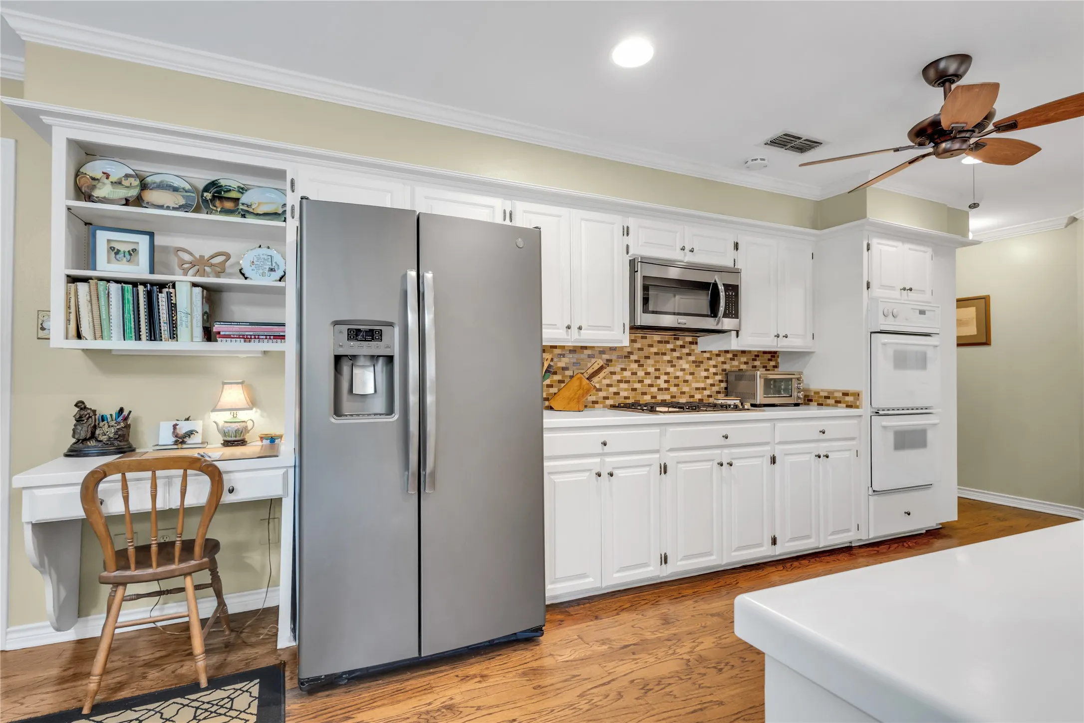 Single Family Residence For Sale in Smith County , 501 Hyde Park, Tyler, Texas 75701, 3 Bedroom, 3 Bathroom, 2 Garage spaces, 2,613 Sqft, built in 1983, mls#21359323, Real Estate Agent in Tyler, Homes For Sale in Smith county, Homes For Sale in Tyler, Realtor in Tyler Texas, Real Estate Brokerage Independent Realty Texas, Luminita Cordes Realtor