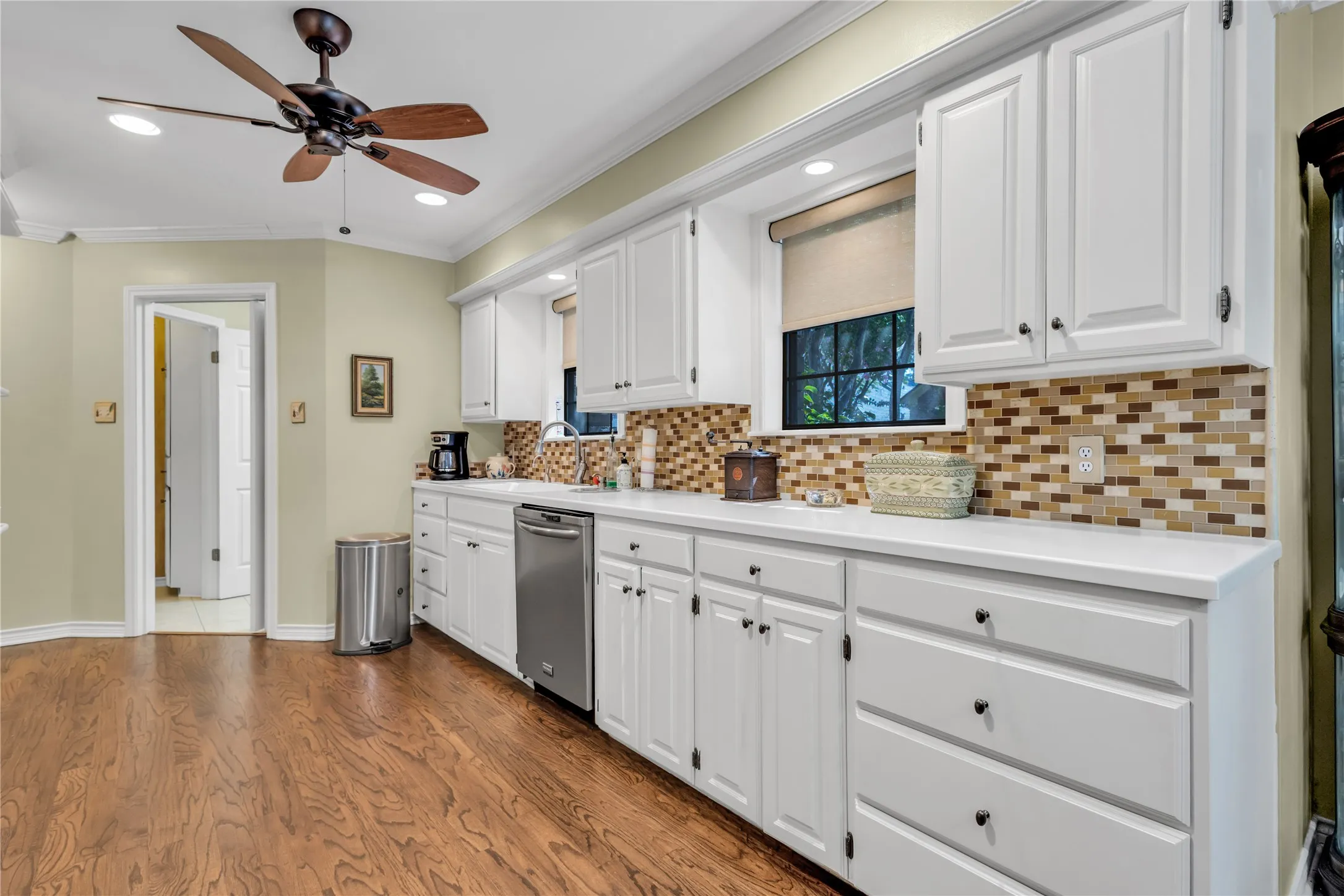 Single Family Residence For Sale in Smith County , 501 Hyde Park, Tyler, Texas 75701, 3 Bedroom, 3 Bathroom, 2 Garage spaces, 2,613 Sqft, built in 1983, mls#21359323, Real Estate Agent in Tyler, Homes For Sale in Smith county, Homes For Sale in Tyler, Realtor in Tyler Texas, Real Estate Brokerage Independent Realty Texas, Luminita Cordes Realtor