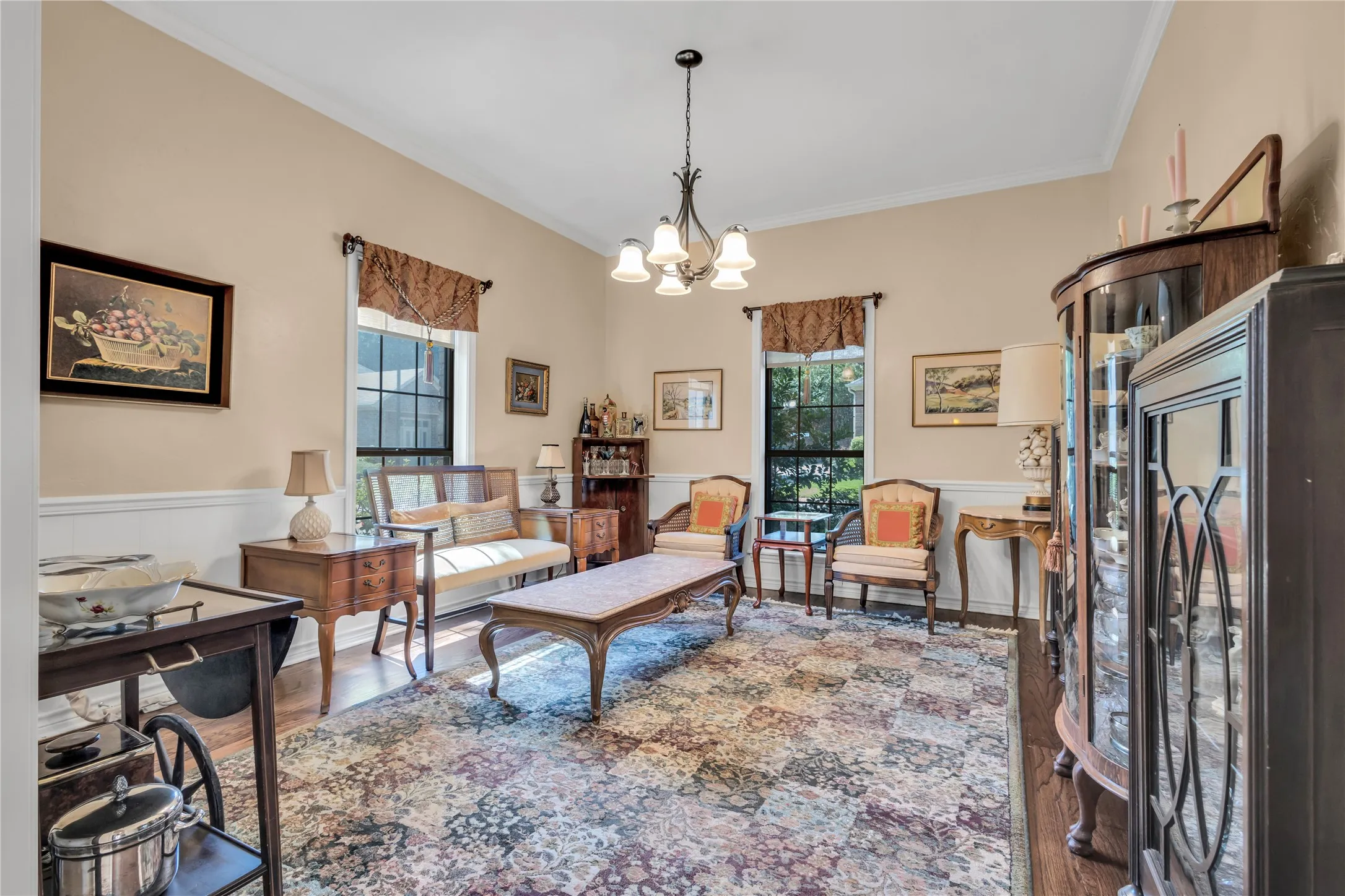Single Family Residence For Sale in Smith County , 501 Hyde Park, Tyler, Texas 75701, 3 Bedroom, 3 Bathroom, 2 Garage spaces, 2,613 Sqft, built in 1983, mls#21359323, Real Estate Agent in Tyler, Homes For Sale in Smith county, Homes For Sale in Tyler, Realtor in Tyler Texas, Real Estate Brokerage Independent Realty Texas, Luminita Cordes Realtor