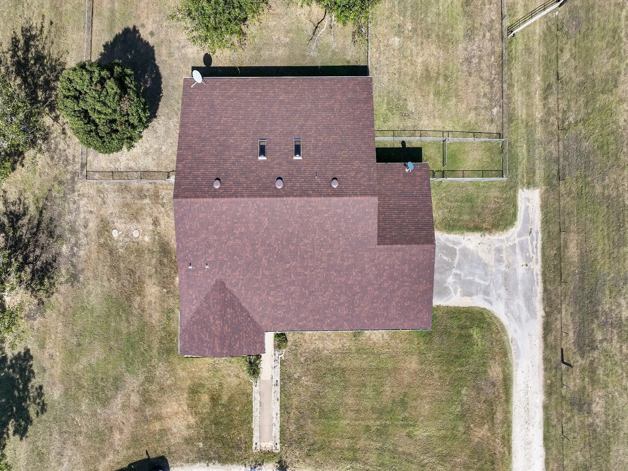 Single Family Residence For Sale in Johnson County , 5108 Woodard Avenue, Cleburne, Texas 76033, 3 Bedroom, 2 Bathroom, 2 Garage spaces, 2,354 Sqft, built in 1971, mls#21359325, Real Estate Agent in Cleburne, Homes For Sale in Johnson county, Homes For Sale in Cleburne, Realtor in Cleburne Texas, Real Estate Brokerage Independent Realty Texas, Luminita Cordes Realtor