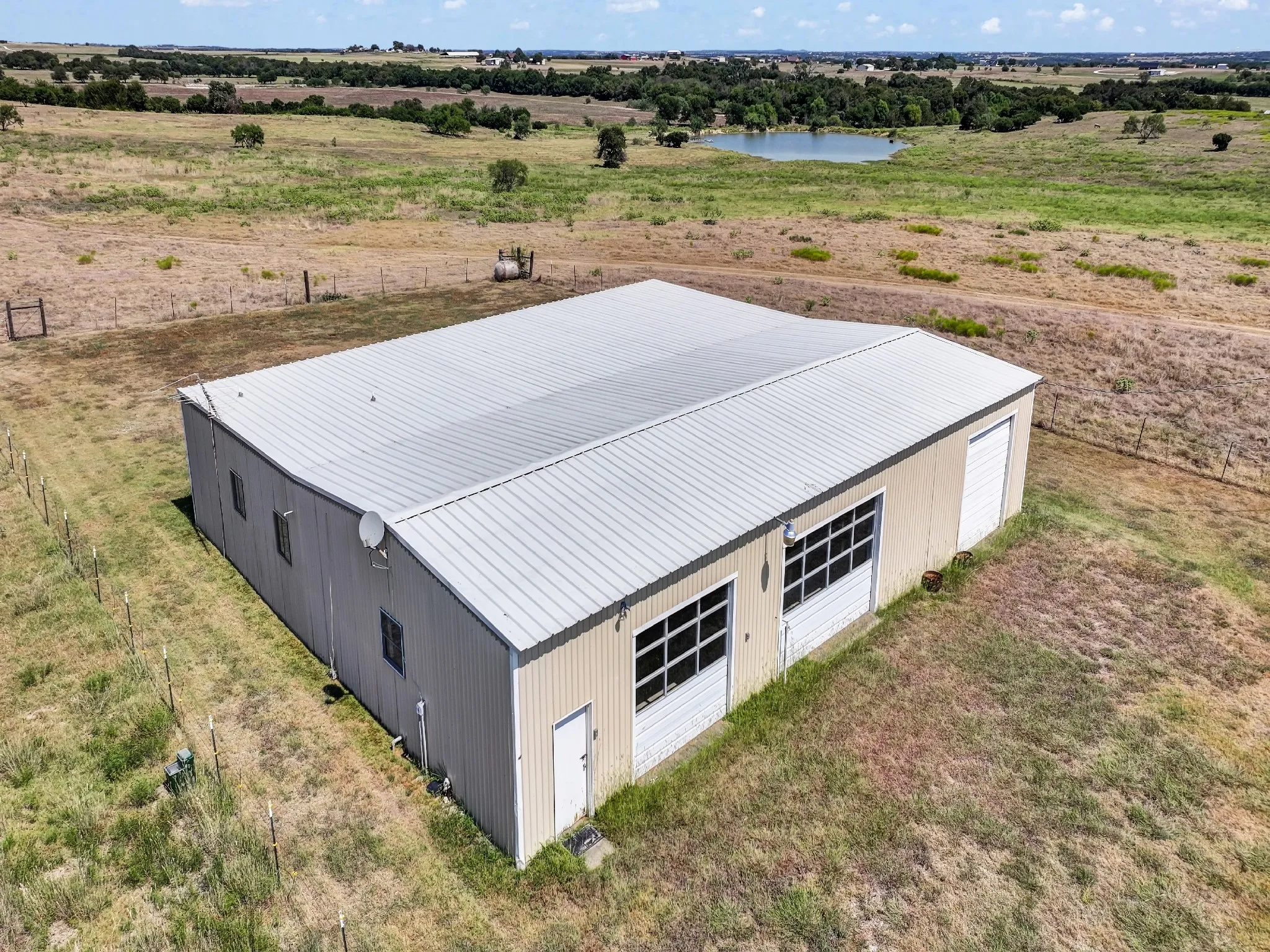 Single Family Residence For Sale in Johnson County , 5108 Woodard Avenue, Cleburne, Texas 76033, 3 Bedroom, 2 Bathroom, 2 Garage spaces, 2,354 Sqft, built in 1971, mls#21359325, Real Estate Agent in Cleburne, Homes For Sale in Johnson county, Homes For Sale in Cleburne, Realtor in Cleburne Texas, Real Estate Brokerage Independent Realty Texas, Luminita Cordes Realtor