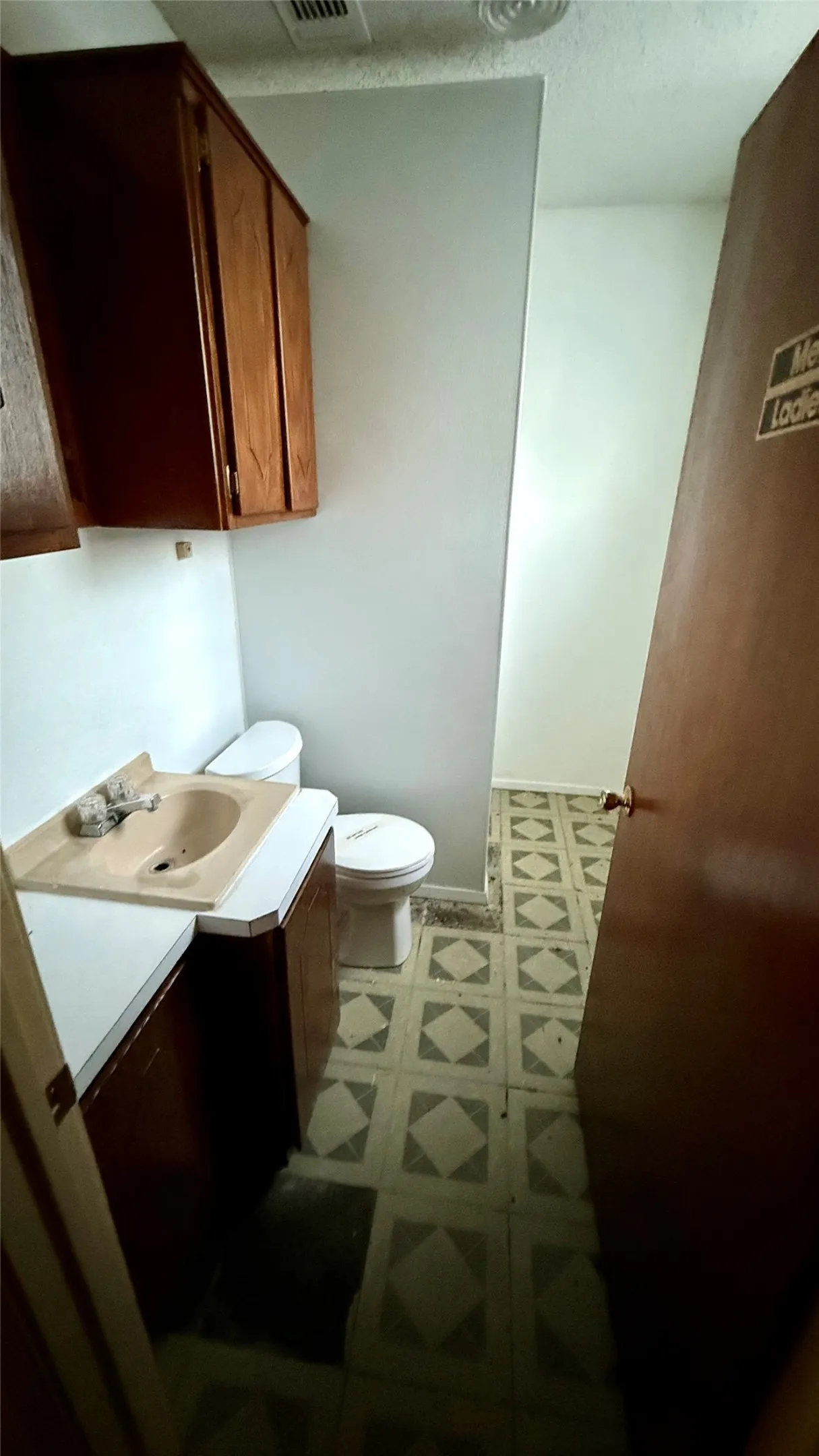 Single Family Residence For Sale in Johnson County , 5108 Woodard Avenue, Cleburne, Texas 76033, 3 Bedroom, 2 Bathroom, 2 Garage spaces, 2,354 Sqft, built in 1971, mls#21359325, Real Estate Agent in Cleburne, Homes For Sale in Johnson county, Homes For Sale in Cleburne, Realtor in Cleburne Texas, Real Estate Brokerage Independent Realty Texas, Luminita Cordes Realtor