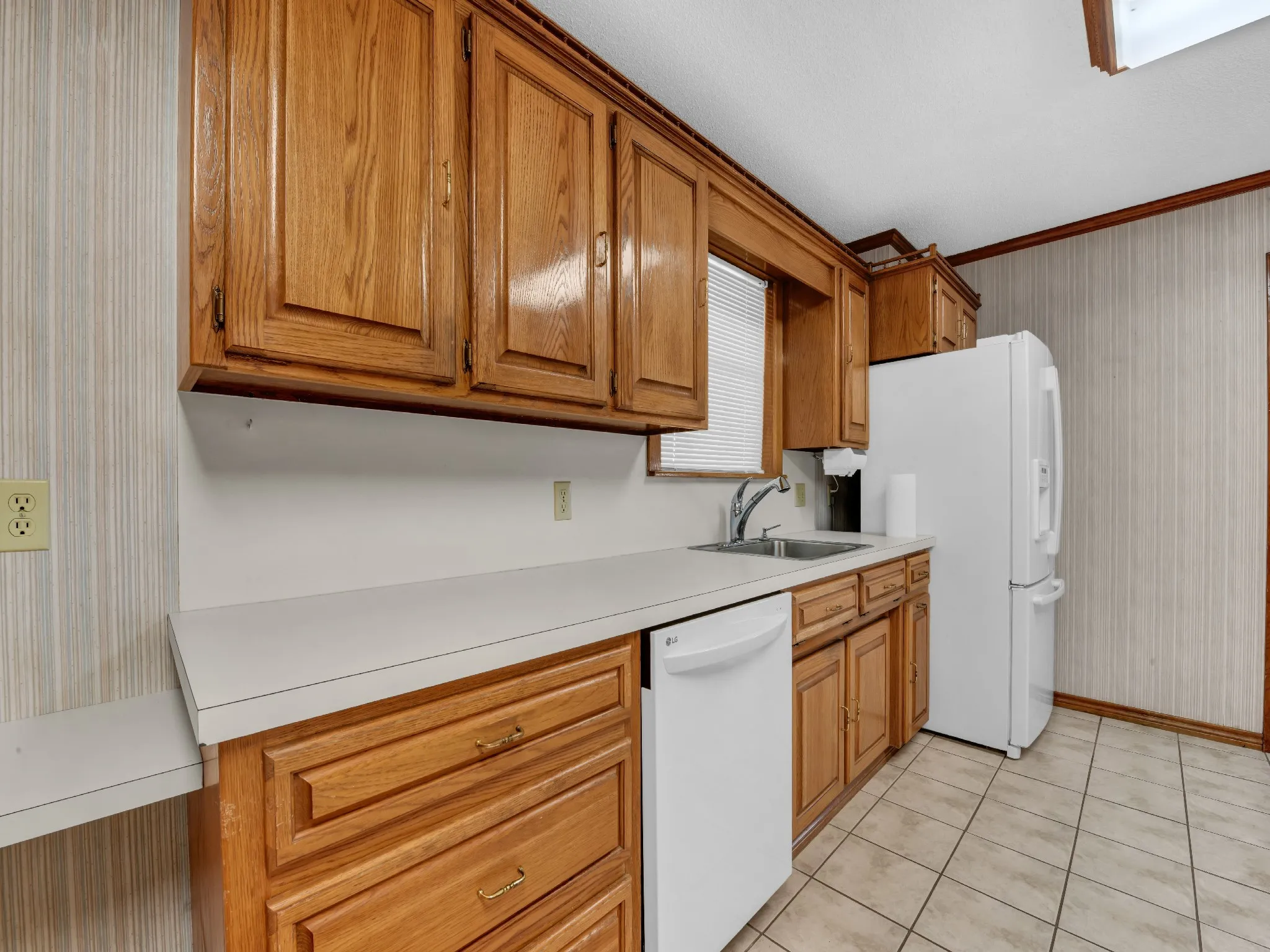 Single Family Residence For Sale in Johnson County , 5108 Woodard Avenue, Cleburne, Texas 76033, 3 Bedroom, 2 Bathroom, 2 Garage spaces, 2,354 Sqft, built in 1971, mls#21359325, Real Estate Agent in Cleburne, Homes For Sale in Johnson county, Homes For Sale in Cleburne, Realtor in Cleburne Texas, Real Estate Brokerage Independent Realty Texas, Luminita Cordes Realtor