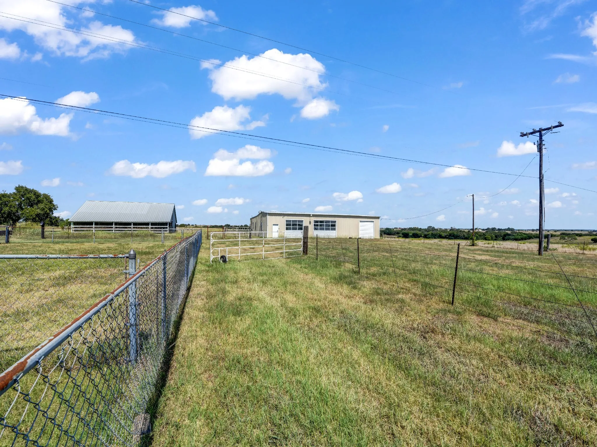 Single Family Residence For Sale in Johnson County , 5108 Woodard Avenue, Cleburne, Texas 76033, 3 Bedroom, 2 Bathroom, 2 Garage spaces, 2,354 Sqft, built in 1971, mls#21359325, Real Estate Agent in Cleburne, Homes For Sale in Johnson county, Homes For Sale in Cleburne, Realtor in Cleburne Texas, Real Estate Brokerage Independent Realty Texas, Luminita Cordes Realtor