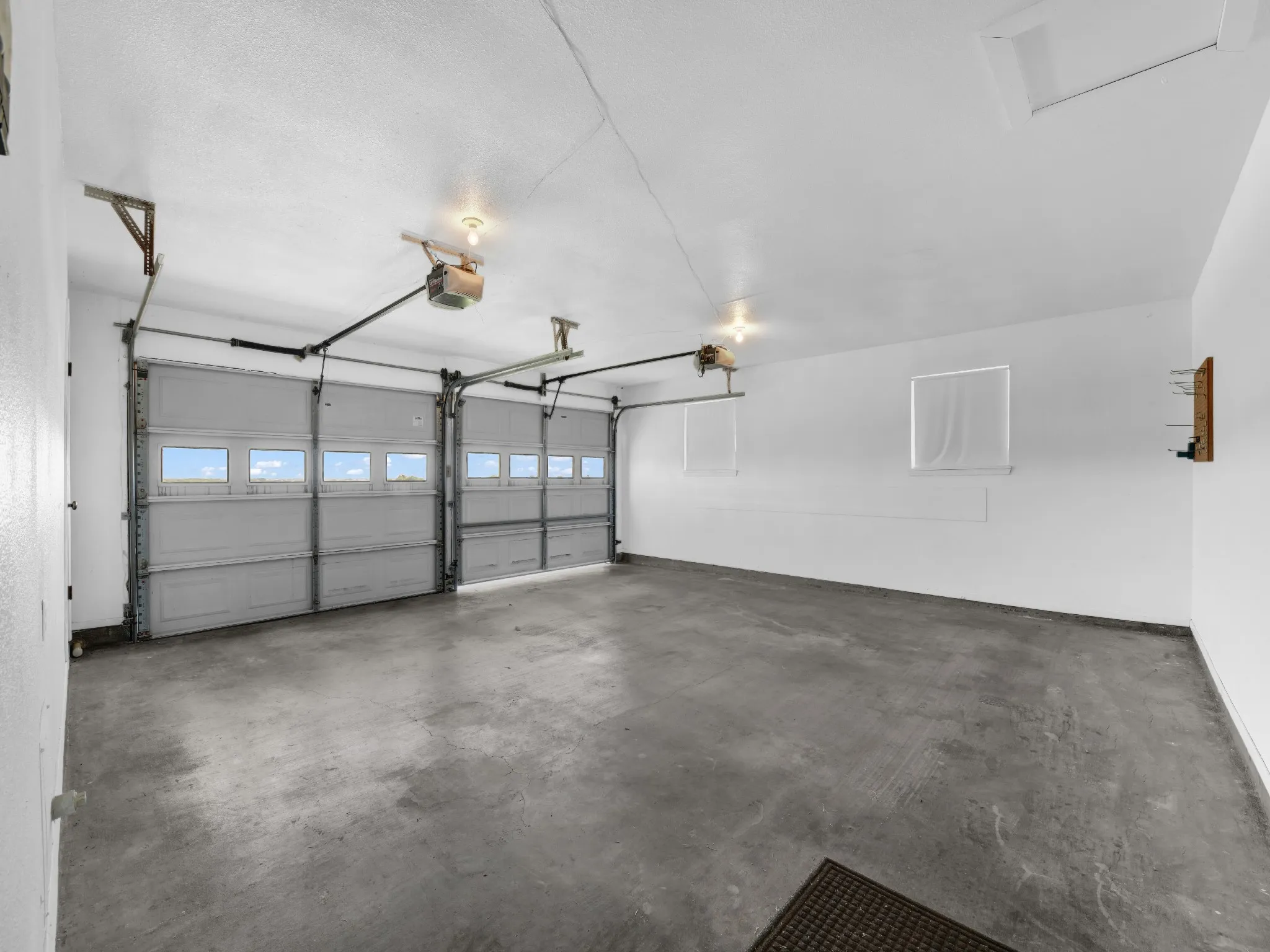 Single Family Residence For Sale in Johnson County , 5108 Woodard Avenue, Cleburne, Texas 76033, 3 Bedroom, 2 Bathroom, 2 Garage spaces, 2,354 Sqft, built in 1971, mls#21359325, Real Estate Agent in Cleburne, Homes For Sale in Johnson county, Homes For Sale in Cleburne, Realtor in Cleburne Texas, Real Estate Brokerage Independent Realty Texas, Luminita Cordes Realtor