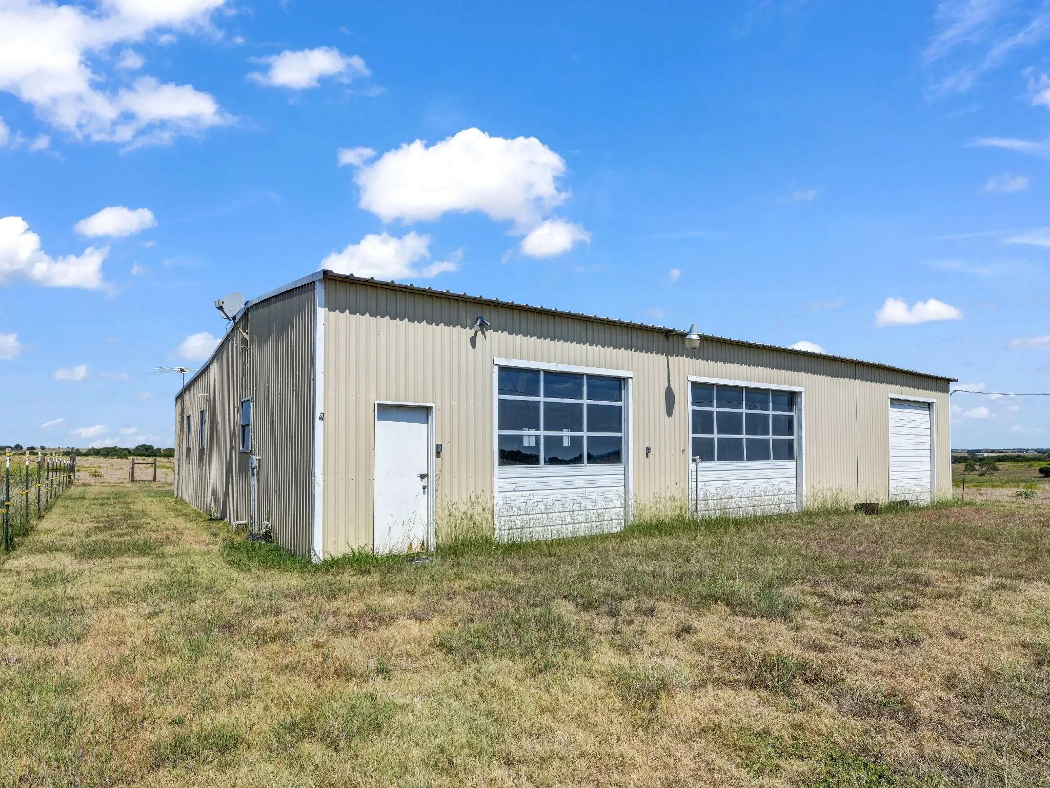 Single Family Residence For Sale in Johnson County , 5108 Woodard Avenue, Cleburne, Texas 76033, 3 Bedroom, 2 Bathroom, 2 Garage spaces, 2,354 Sqft, built in 1971, mls#21359325, Real Estate Agent in Cleburne, Homes For Sale in Johnson county, Homes For Sale in Cleburne, Realtor in Cleburne Texas, Real Estate Brokerage Independent Realty Texas, Luminita Cordes Realtor