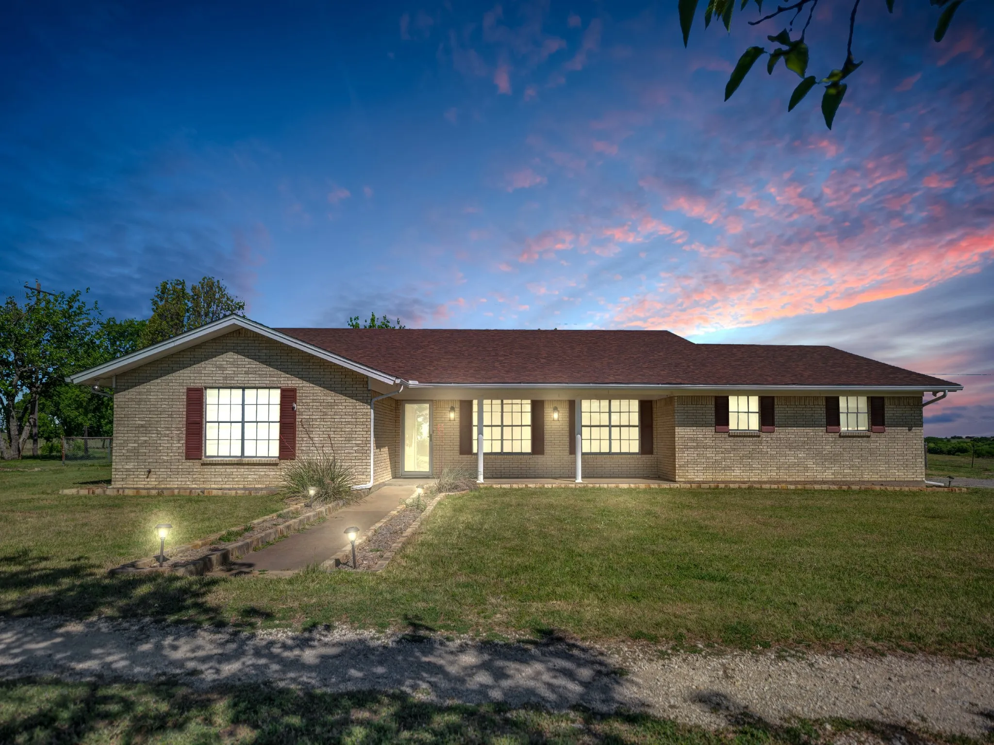 Single Family Residence For Sale in Johnson County , 5108 Woodard Avenue, Cleburne, Texas 76033, 3 Bedroom, 2 Bathroom, 2 Garage spaces, 2,354 Sqft, built in 1971, mls#21359325, Real Estate Agent in Cleburne, Homes For Sale in Johnson county, Homes For Sale in Cleburne, Realtor in Cleburne Texas, Real Estate Brokerage Independent Realty Texas, Luminita Cordes Realtor