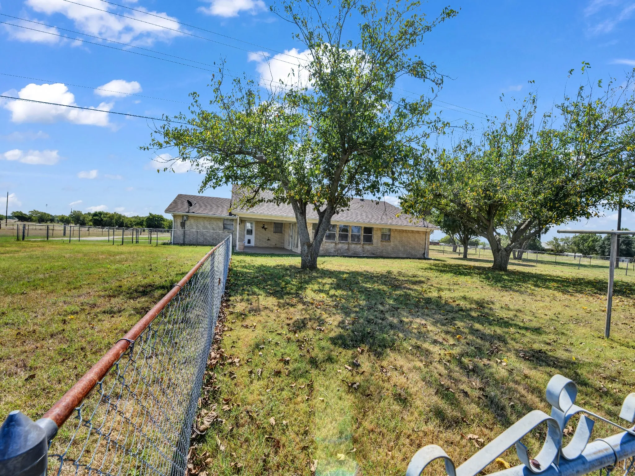 Single Family Residence For Sale in Johnson County , 5108 Woodard Avenue, Cleburne, Texas 76033, 3 Bedroom, 2 Bathroom, 2 Garage spaces, 2,354 Sqft, built in 1971, mls#21359325, Real Estate Agent in Cleburne, Homes For Sale in Johnson county, Homes For Sale in Cleburne, Realtor in Cleburne Texas, Real Estate Brokerage Independent Realty Texas, Luminita Cordes Realtor