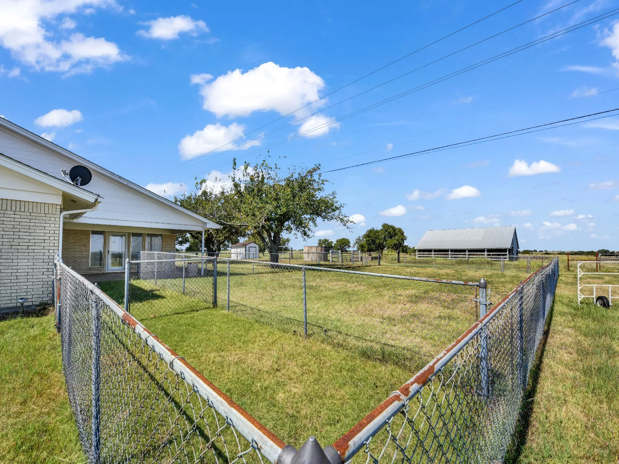 Single Family Residence For Sale in Johnson County , 5108 Woodard Avenue, Cleburne, Texas 76033, 3 Bedroom, 2 Bathroom, 2 Garage spaces, 2,354 Sqft, built in 1971, mls#21359325, Real Estate Agent in Cleburne, Homes For Sale in Johnson county, Homes For Sale in Cleburne, Realtor in Cleburne Texas, Real Estate Brokerage Independent Realty Texas, Luminita Cordes Realtor