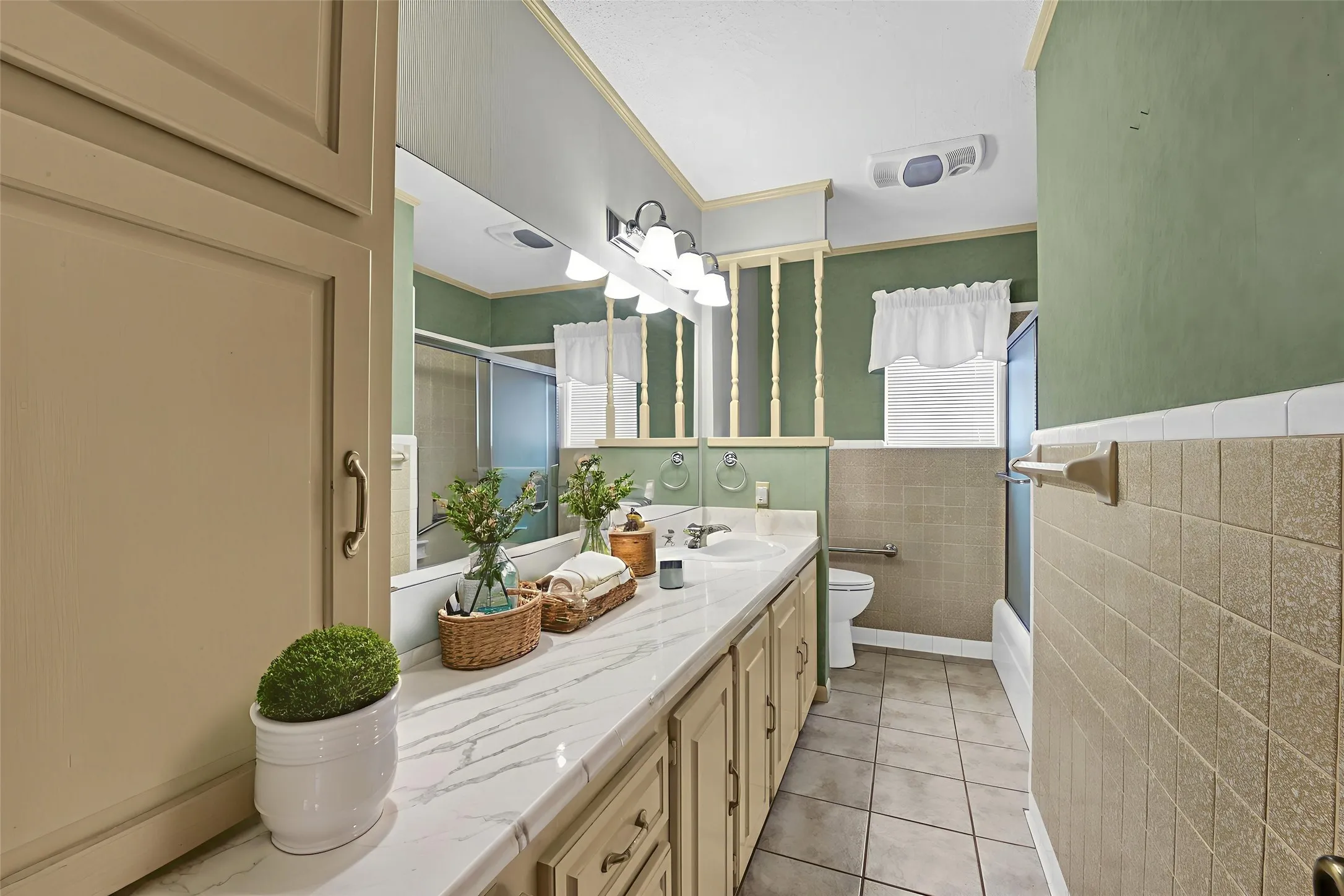Single Family Residence For Sale in Johnson County , 5108 Woodard Avenue, Cleburne, Texas 76033, 3 Bedroom, 2 Bathroom, 2 Garage spaces, 2,354 Sqft, built in 1971, mls#21359325, Real Estate Agent in Cleburne, Homes For Sale in Johnson county, Homes For Sale in Cleburne, Realtor in Cleburne Texas, Real Estate Brokerage Independent Realty Texas, Luminita Cordes Realtor