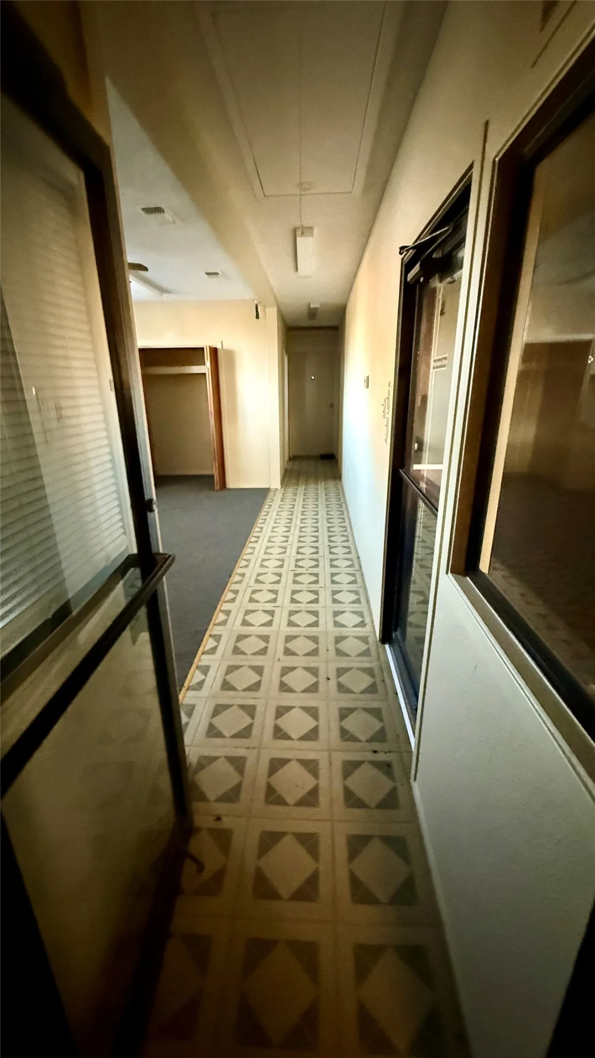 Single Family Residence For Sale in Johnson County , 5108 Woodard Avenue, Cleburne, Texas 76033, 3 Bedroom, 2 Bathroom, 2 Garage spaces, 2,354 Sqft, built in 1971, mls#21359325, Real Estate Agent in Cleburne, Homes For Sale in Johnson county, Homes For Sale in Cleburne, Realtor in Cleburne Texas, Real Estate Brokerage Independent Realty Texas, Luminita Cordes Realtor