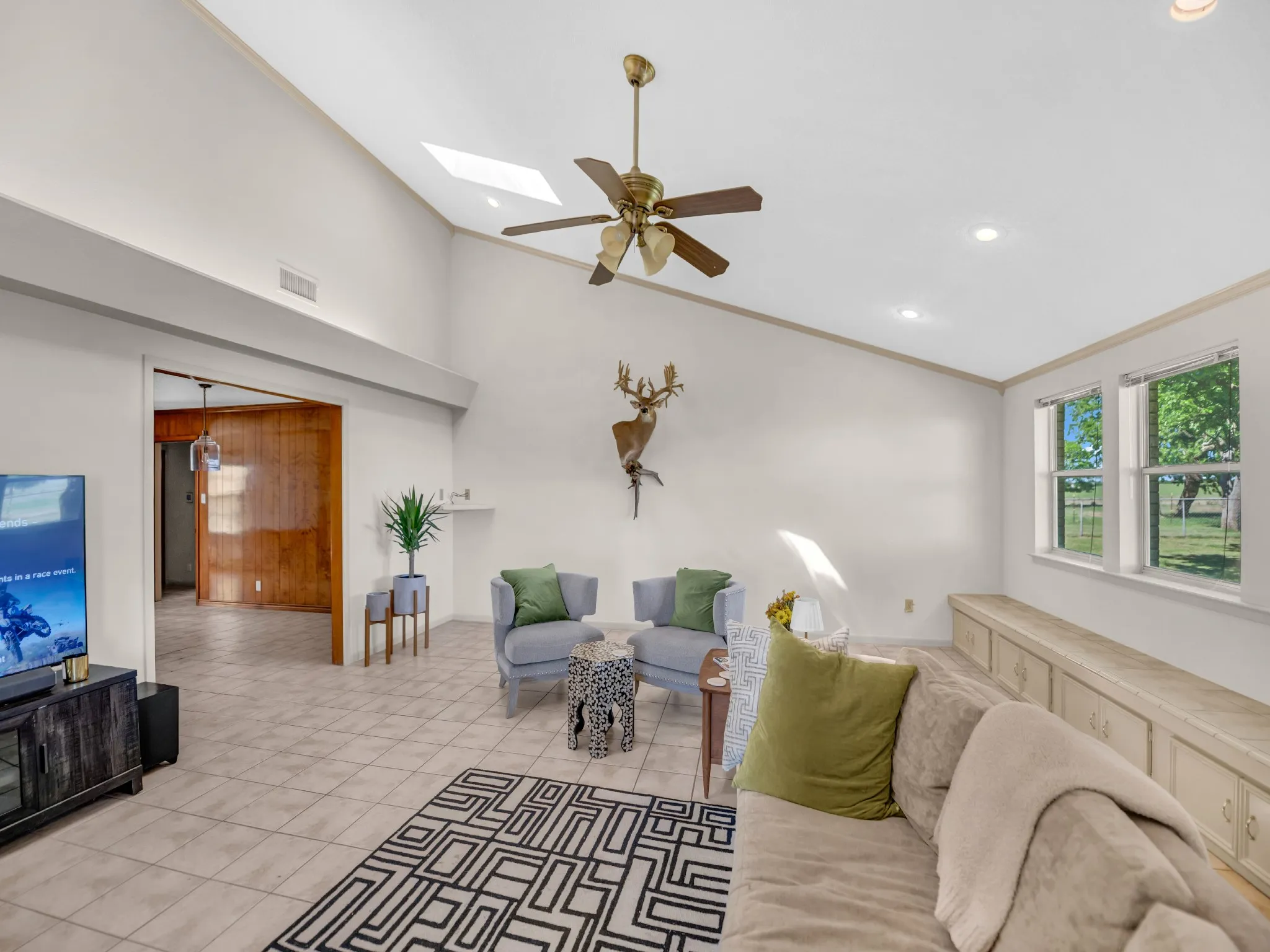 Single Family Residence For Sale in Johnson County , 5108 Woodard Avenue, Cleburne, Texas 76033, 3 Bedroom, 2 Bathroom, 2 Garage spaces, 2,354 Sqft, built in 1971, mls#21359325, Real Estate Agent in Cleburne, Homes For Sale in Johnson county, Homes For Sale in Cleburne, Realtor in Cleburne Texas, Real Estate Brokerage Independent Realty Texas, Luminita Cordes Realtor