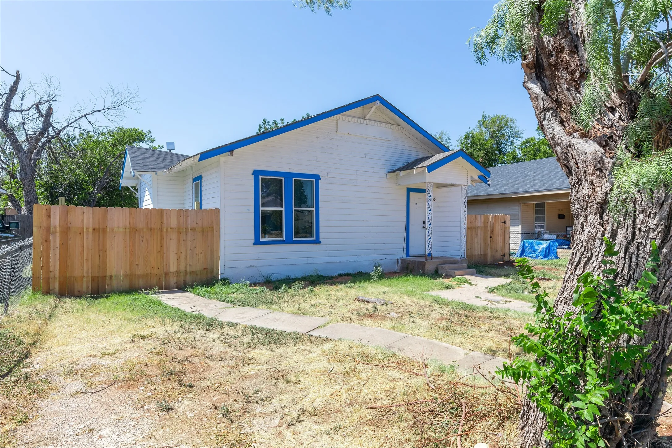 Single Family Residence For Sale in Taylor County , 1833 N 7th Street, Abilene, Texas 79603, 3 Bedroom, 2 Bathroom, Garage spaces, 1,516 Sqft, built in 1942, mls#21357683, Real Estate Agent in Abilene, Homes For Sale in Taylor county, Homes For Sale in Abilene, Realtor in Abilene Texas, Real Estate Brokerage Independent Realty Texas, Luminita Cordes Realtor