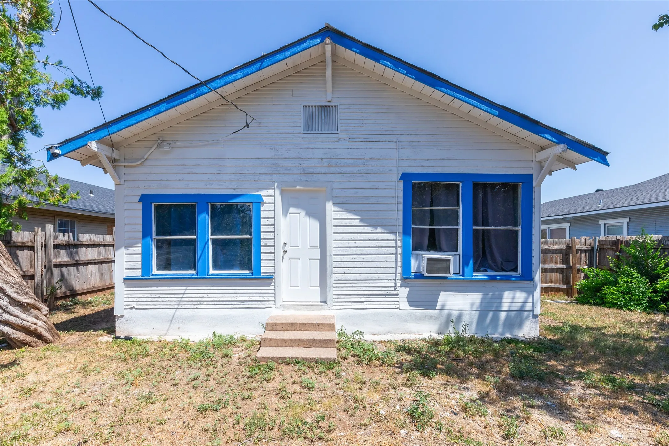 Single Family Residence For Sale in Taylor County , 1833 N 7th Street, Abilene, Texas 79603, 3 Bedroom, 2 Bathroom, Garage spaces, 1,516 Sqft, built in 1942, mls#21357683, Real Estate Agent in Abilene, Homes For Sale in Taylor county, Homes For Sale in Abilene, Realtor in Abilene Texas, Real Estate Brokerage Independent Realty Texas, Luminita Cordes Realtor