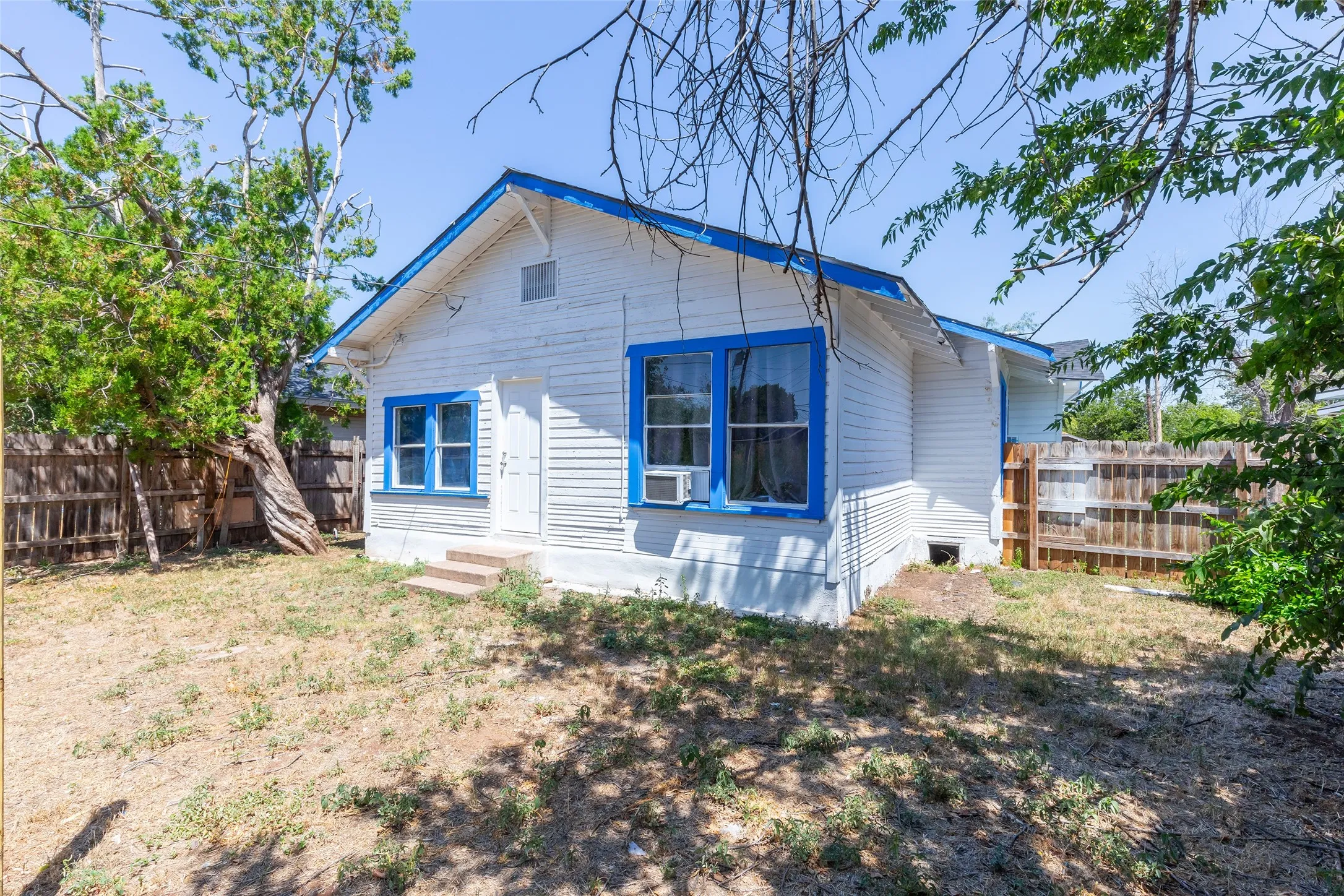 Single Family Residence For Sale in Taylor County , 1833 N 7th Street, Abilene, Texas 79603, 3 Bedroom, 2 Bathroom, Garage spaces, 1,516 Sqft, built in 1942, mls#21357683, Real Estate Agent in Abilene, Homes For Sale in Taylor county, Homes For Sale in Abilene, Realtor in Abilene Texas, Real Estate Brokerage Independent Realty Texas, Luminita Cordes Realtor