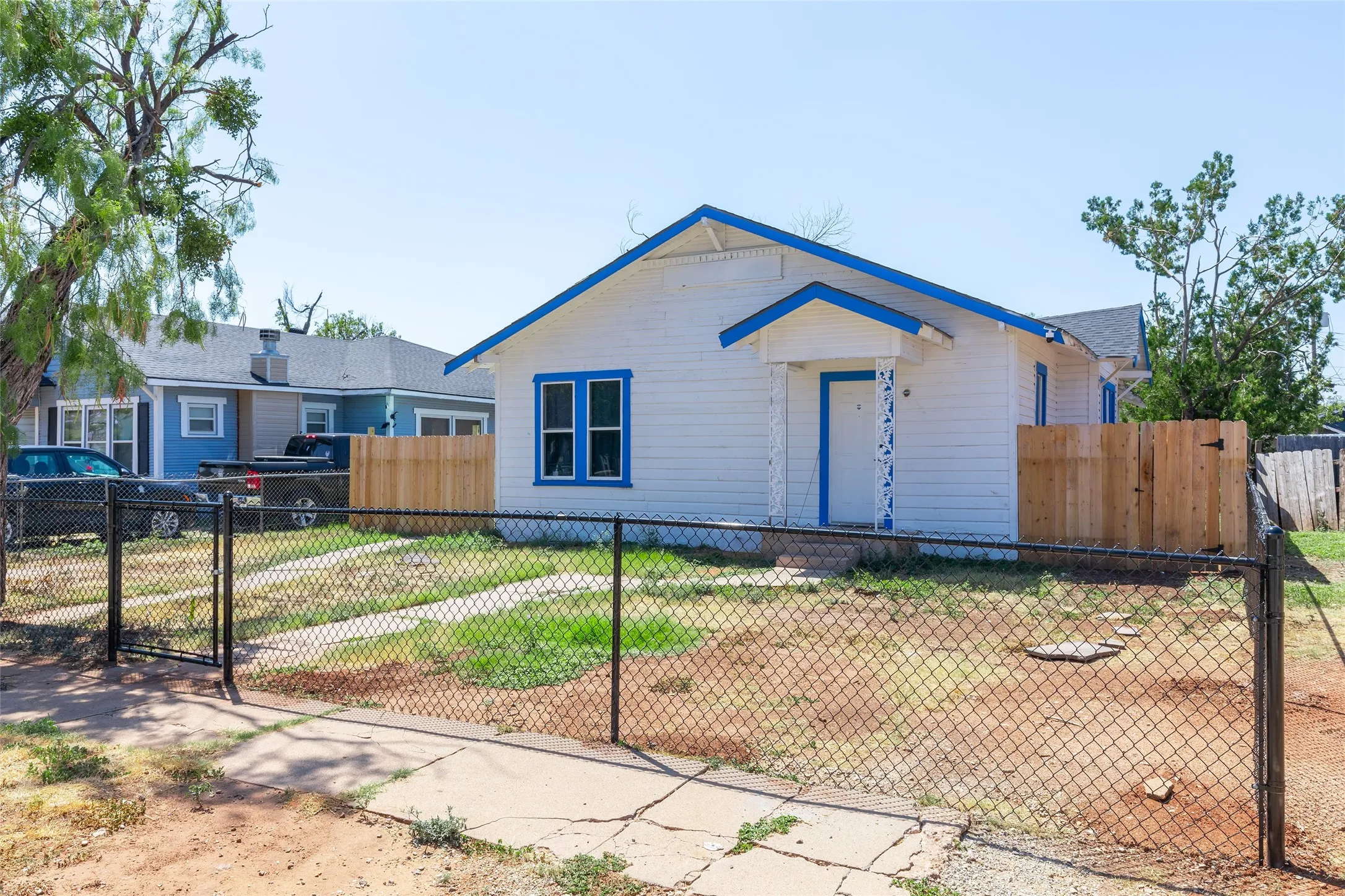Single Family Residence For Sale in Taylor County , 1833 N 7th Street, Abilene, Texas 79603, 3 Bedroom, 2 Bathroom, Garage spaces, 1,516 Sqft, built in 1942, mls#21357683, Real Estate Agent in Abilene, Homes For Sale in Taylor county, Homes For Sale in Abilene, Realtor in Abilene Texas, Real Estate Brokerage Independent Realty Texas, Luminita Cordes Realtor
