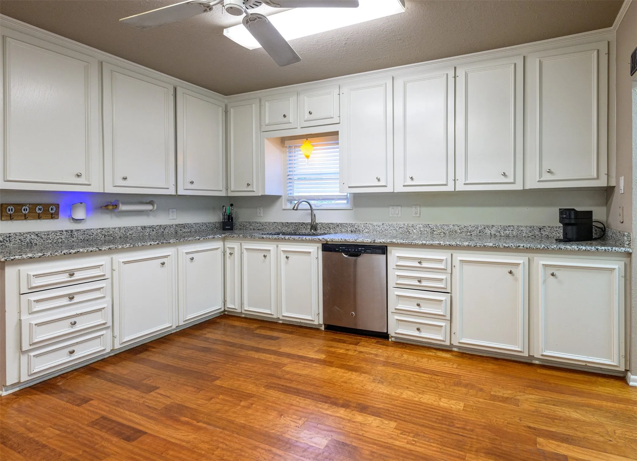 Single Family Residence For Rent in Tarrant County , 3141 Wabash Avenue, Fort Worth, Texas 76109, 4 Bedroom, 3 Bathroom, Garage spaces, 1,960 Sqft, built in 1940, mls#21357635, Real Estate Agent in Fort Worth, Homes For Rent in Tarrant county, Homes For Rent in Fort Worth, Realtor in Fort Worth Texas, Real Estate Brokerage Independent Realty Texas, Luminita Cordes Realtor