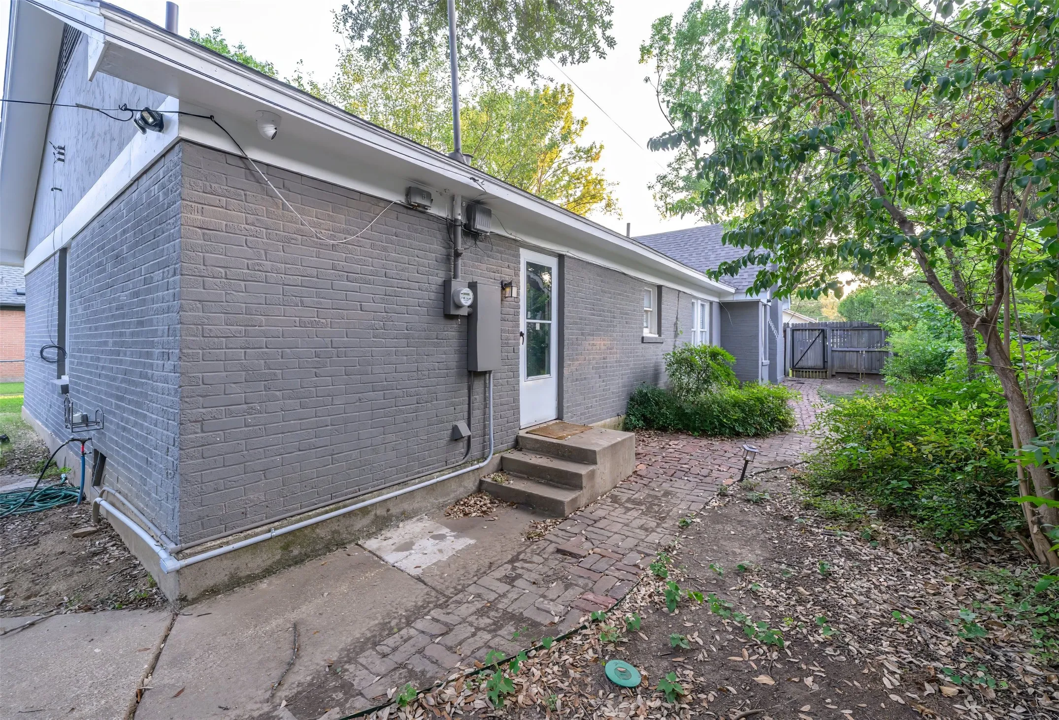 Single Family Residence For Rent in Tarrant County , 3141 Wabash Avenue, Fort Worth, Texas 76109, 4 Bedroom, 3 Bathroom, Garage spaces, 1,960 Sqft, built in 1940, mls#21357635, Real Estate Agent in Fort Worth, Homes For Rent in Tarrant county, Homes For Rent in Fort Worth, Realtor in Fort Worth Texas, Real Estate Brokerage Independent Realty Texas, Luminita Cordes Realtor