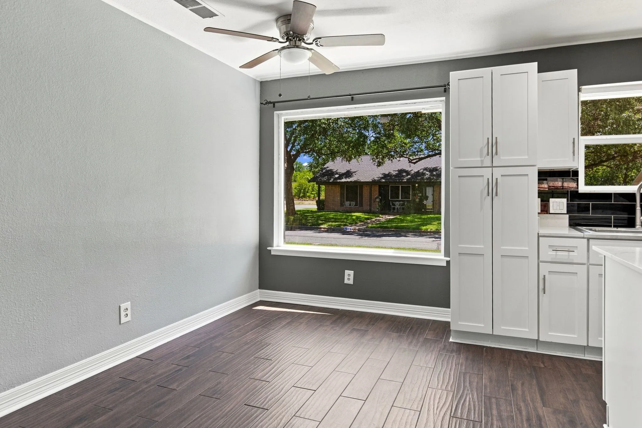 Single Family Residence For Sale in Tarrant County , 6909 Sandalwood Lane, Fort Worth, Texas 76116, 3 Bedroom, 2 Bathroom, Garage spaces, 1,832 Sqft, built in 1967, mls#21357319, Real Estate Agent in Fort Worth, Homes For Sale in Tarrant county, Homes For Sale in Fort Worth, Realtor in Fort Worth Texas, Real Estate Brokerage Independent Realty Texas, Luminita Cordes Realtor