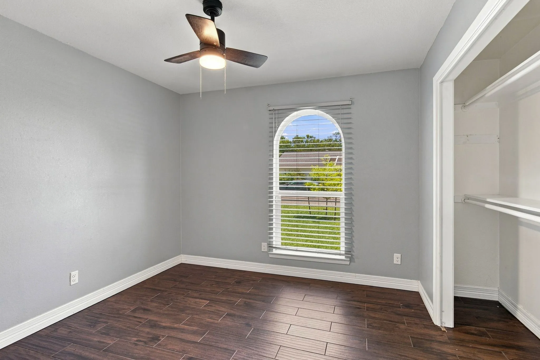 Single Family Residence For Sale in Tarrant County , 6909 Sandalwood Lane, Fort Worth, Texas 76116, 3 Bedroom, 2 Bathroom, Garage spaces, 1,832 Sqft, built in 1967, mls#21357319, Real Estate Agent in Fort Worth, Homes For Sale in Tarrant county, Homes For Sale in Fort Worth, Realtor in Fort Worth Texas, Real Estate Brokerage Independent Realty Texas, Luminita Cordes Realtor
