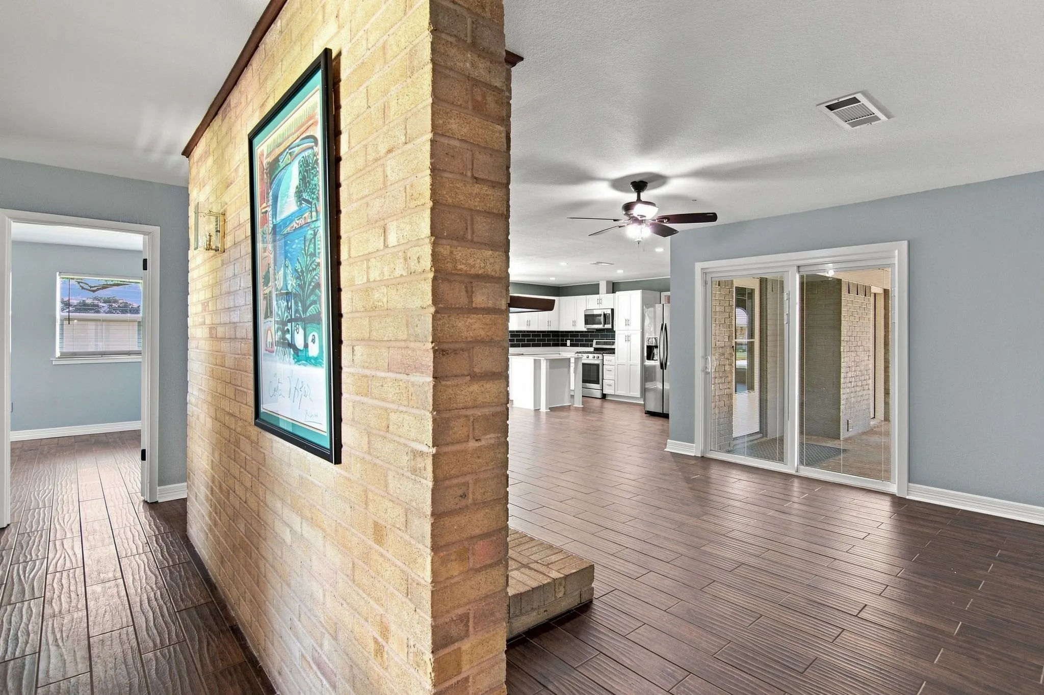 Single Family Residence For Sale in Tarrant County , 6909 Sandalwood Lane, Fort Worth, Texas 76116, 3 Bedroom, 2 Bathroom, Garage spaces, 1,832 Sqft, built in 1967, mls#21357319, Real Estate Agent in Fort Worth, Homes For Sale in Tarrant county, Homes For Sale in Fort Worth, Realtor in Fort Worth Texas, Real Estate Brokerage Independent Realty Texas, Luminita Cordes Realtor