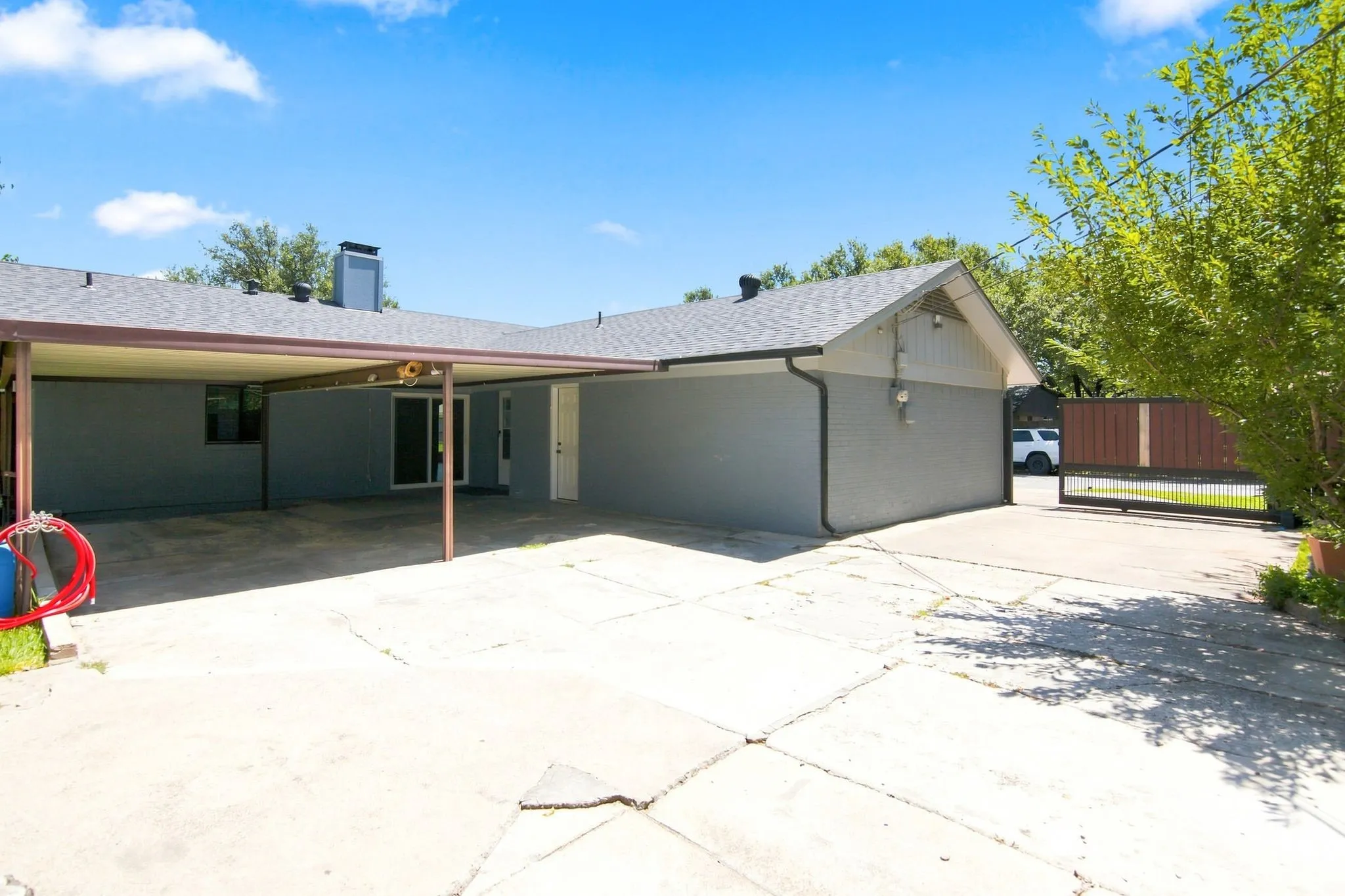 Single Family Residence For Sale in Tarrant County , 6909 Sandalwood Lane, Fort Worth, Texas 76116, 3 Bedroom, 2 Bathroom, Garage spaces, 1,832 Sqft, built in 1967, mls#21357319, Real Estate Agent in Fort Worth, Homes For Sale in Tarrant county, Homes For Sale in Fort Worth, Realtor in Fort Worth Texas, Real Estate Brokerage Independent Realty Texas, Luminita Cordes Realtor