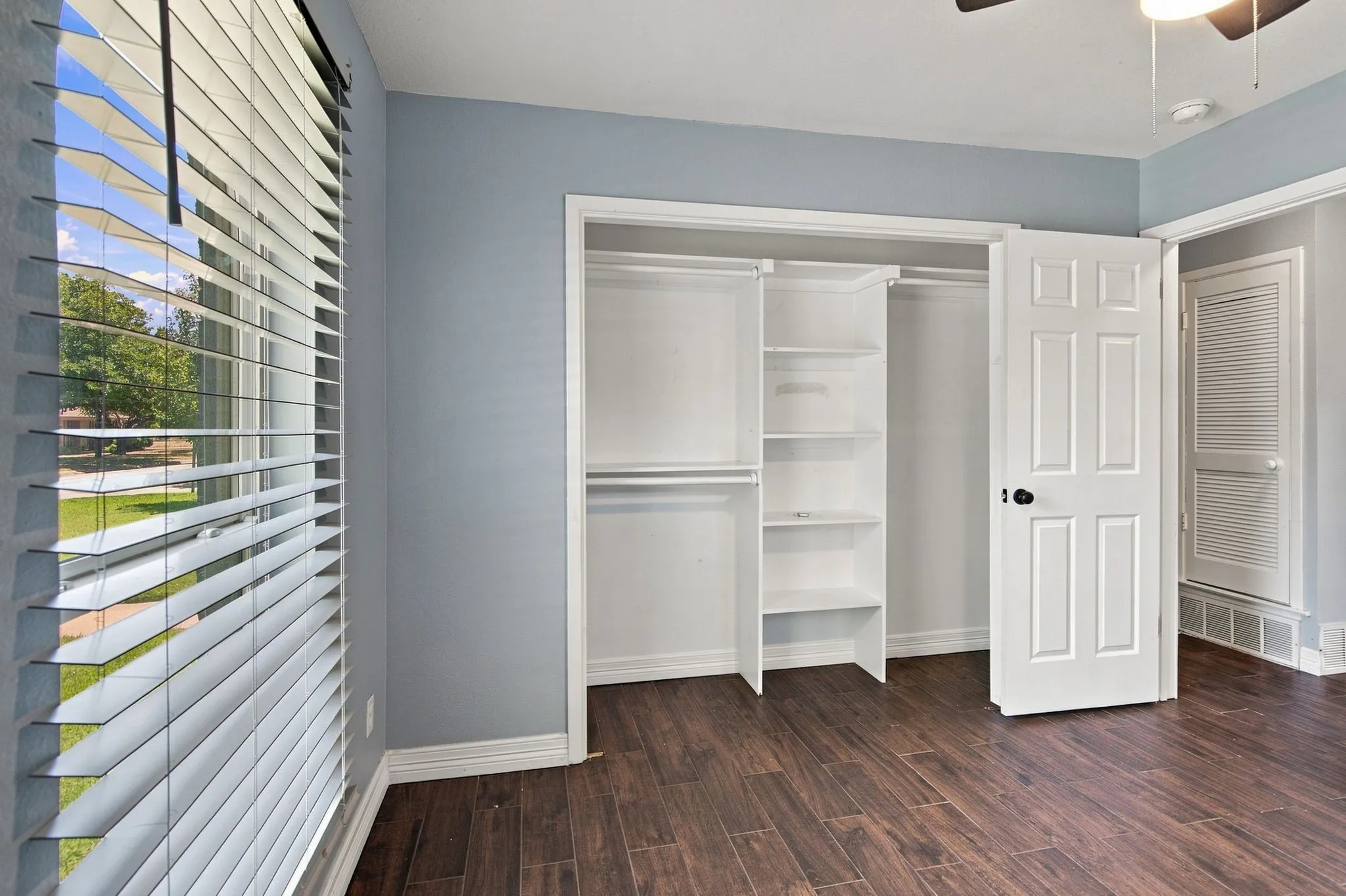Single Family Residence For Sale in Tarrant County , 6909 Sandalwood Lane, Fort Worth, Texas 76116, 3 Bedroom, 2 Bathroom, Garage spaces, 1,832 Sqft, built in 1967, mls#21357319, Real Estate Agent in Fort Worth, Homes For Sale in Tarrant county, Homes For Sale in Fort Worth, Realtor in Fort Worth Texas, Real Estate Brokerage Independent Realty Texas, Luminita Cordes Realtor