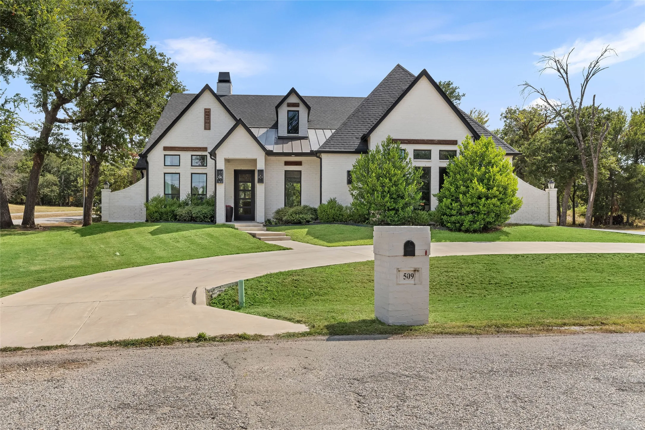 Single Family Residence For Sale in Wise County , 509 Durbin Court, Runaway Bay, Texas 76426, 4 Bedroom, 3 Bathroom, 2 Garage spaces, 2,473 Sqft, built in 2019, mls#21358718, Real Estate Agent in Runaway Bay, Homes For Sale in Wise county, Homes For Sale in Runaway Bay, Realtor in Runaway Bay Texas, Real Estate Brokerage Independent Realty Texas, Luminita Cordes Realtor