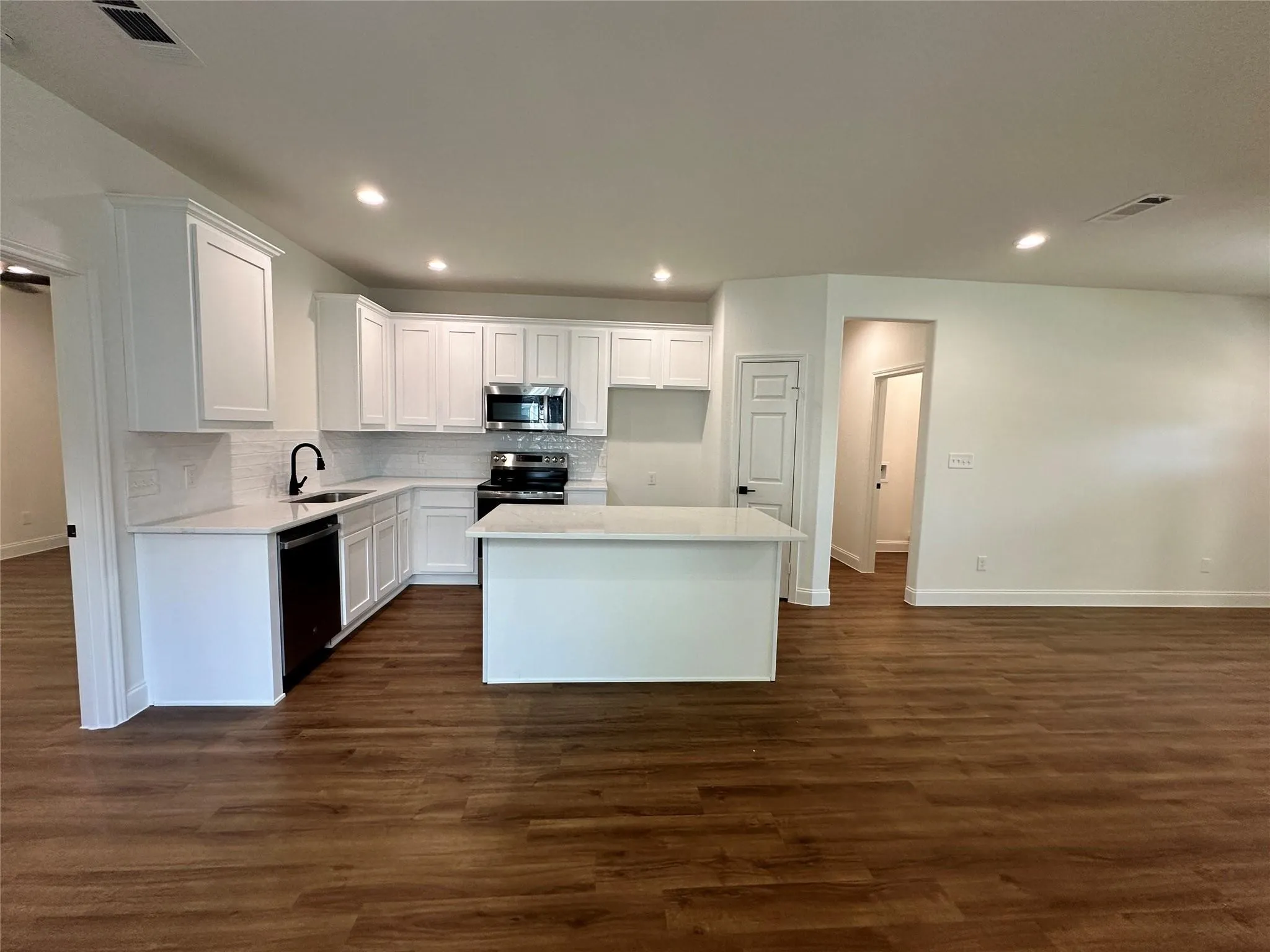 Single Family Residence For Rent in Hunt County , 2216 Langford Street, Greenville, Texas 75401, 3 Bedroom, 2 Bathroom, 2 Garage spaces, 1,253 Sqft, built in 2024, mls#21359332, Real Estate Agent in Greenville, Homes For Rent in Hunt county, Homes For Rent in Greenville, Realtor in Greenville Texas, Real Estate Brokerage Independent Realty Texas, Luminita Cordes Realtor