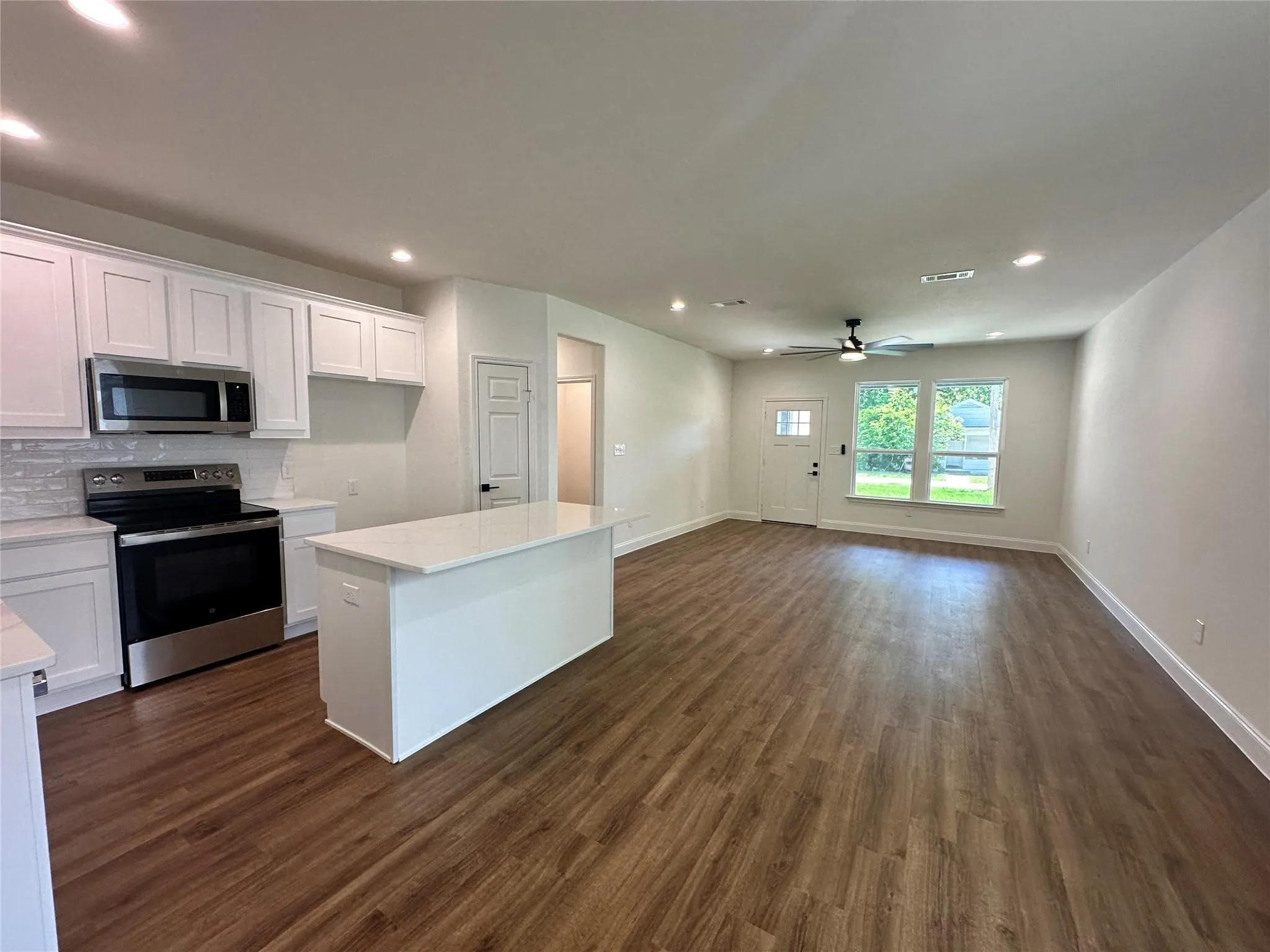 Single Family Residence For Rent in Hunt County , 2216 Langford Street, Greenville, Texas 75401, 3 Bedroom, 2 Bathroom, 2 Garage spaces, 1,253 Sqft, built in 2024, mls#21359332, Real Estate Agent in Greenville, Homes For Rent in Hunt county, Homes For Rent in Greenville, Realtor in Greenville Texas, Real Estate Brokerage Independent Realty Texas, Luminita Cordes Realtor