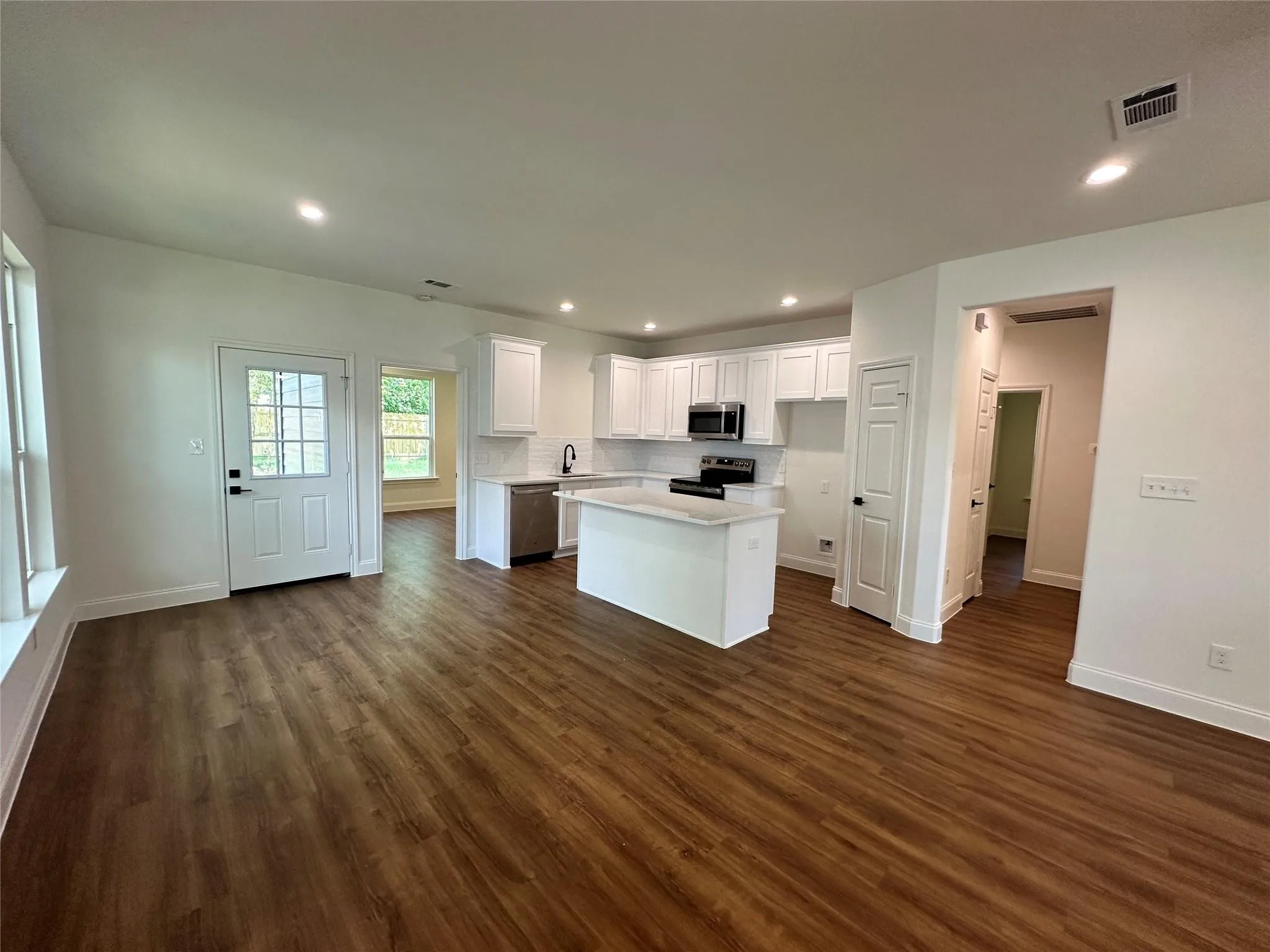 Single Family Residence For Rent in Hunt County , 2216 Langford Street, Greenville, Texas 75401, 3 Bedroom, 2 Bathroom, 2 Garage spaces, 1,253 Sqft, built in 2024, mls#21359332, Real Estate Agent in Greenville, Homes For Rent in Hunt county, Homes For Rent in Greenville, Realtor in Greenville Texas, Real Estate Brokerage Independent Realty Texas, Luminita Cordes Realtor